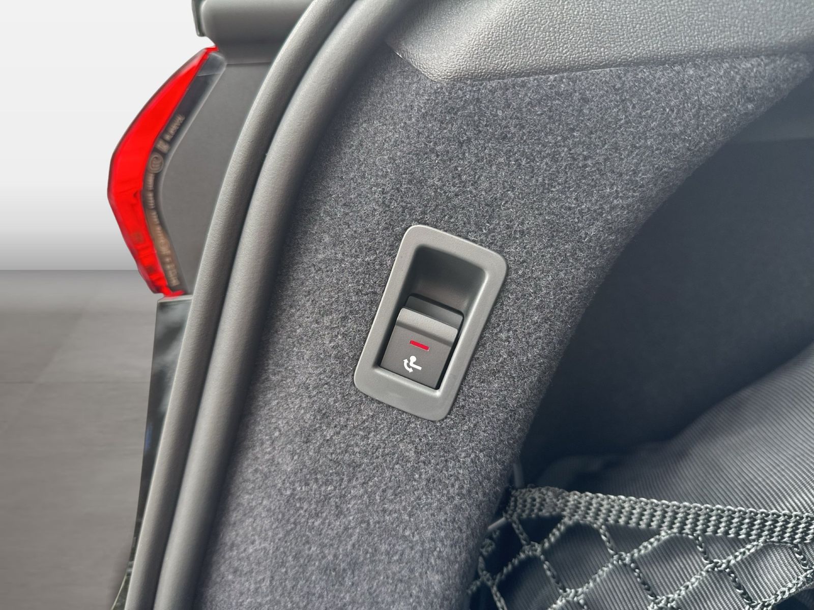 Fahrzeugabbildung Audi A6 Avant e-tron quattro 315 kW Matrix - mit KI generiert/bearbeitet