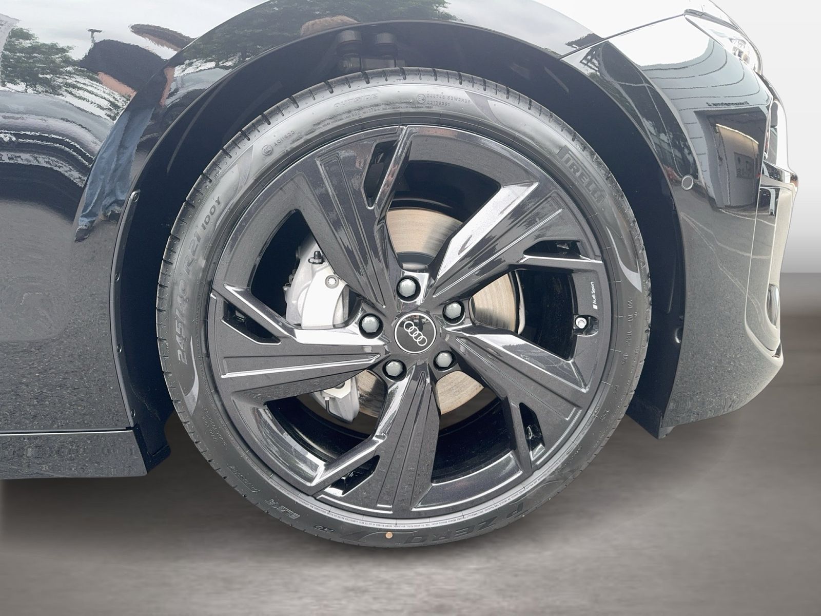 Fahrzeugabbildung Audi A6 Avant e-tron quattro 315 kW Matrix - mit KI generiert/bearbeitet