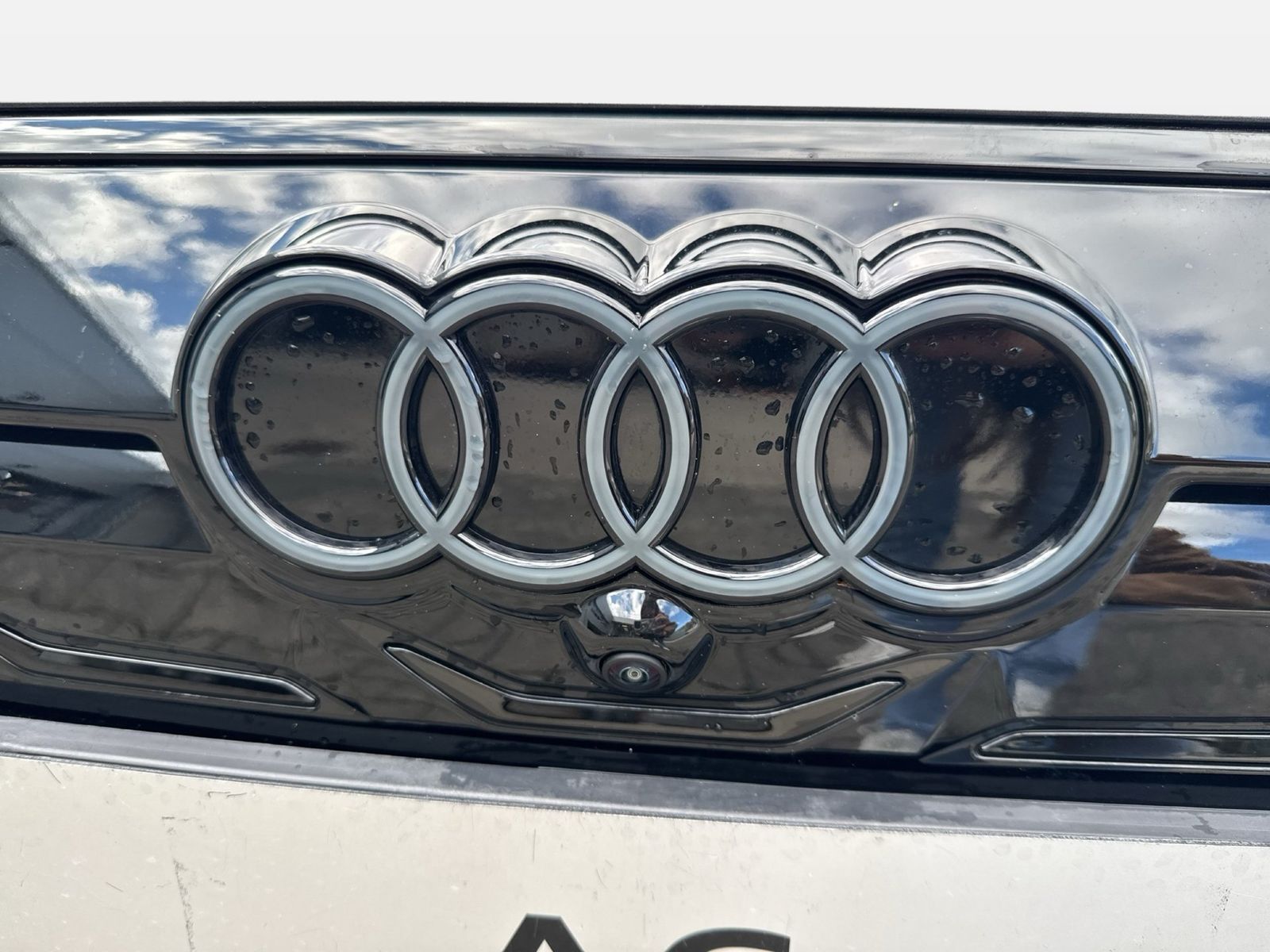 Fahrzeugabbildung Audi A6 Avant e-tron quattro 315 kW Matrix - mit KI generiert/bearbeitet