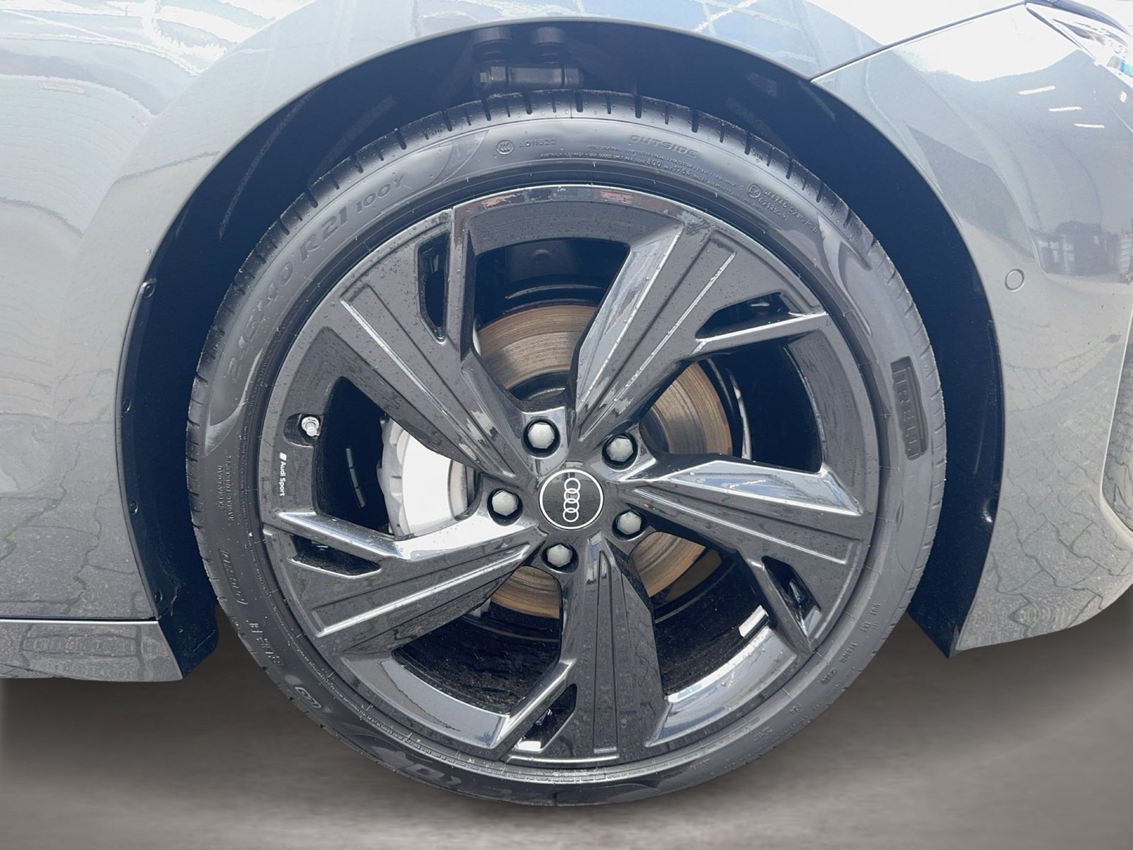 Fahrzeugabbildung Audi A6 Avant e-tron quattro 315 kW Matrix - mit KI generiert/bearbeitet