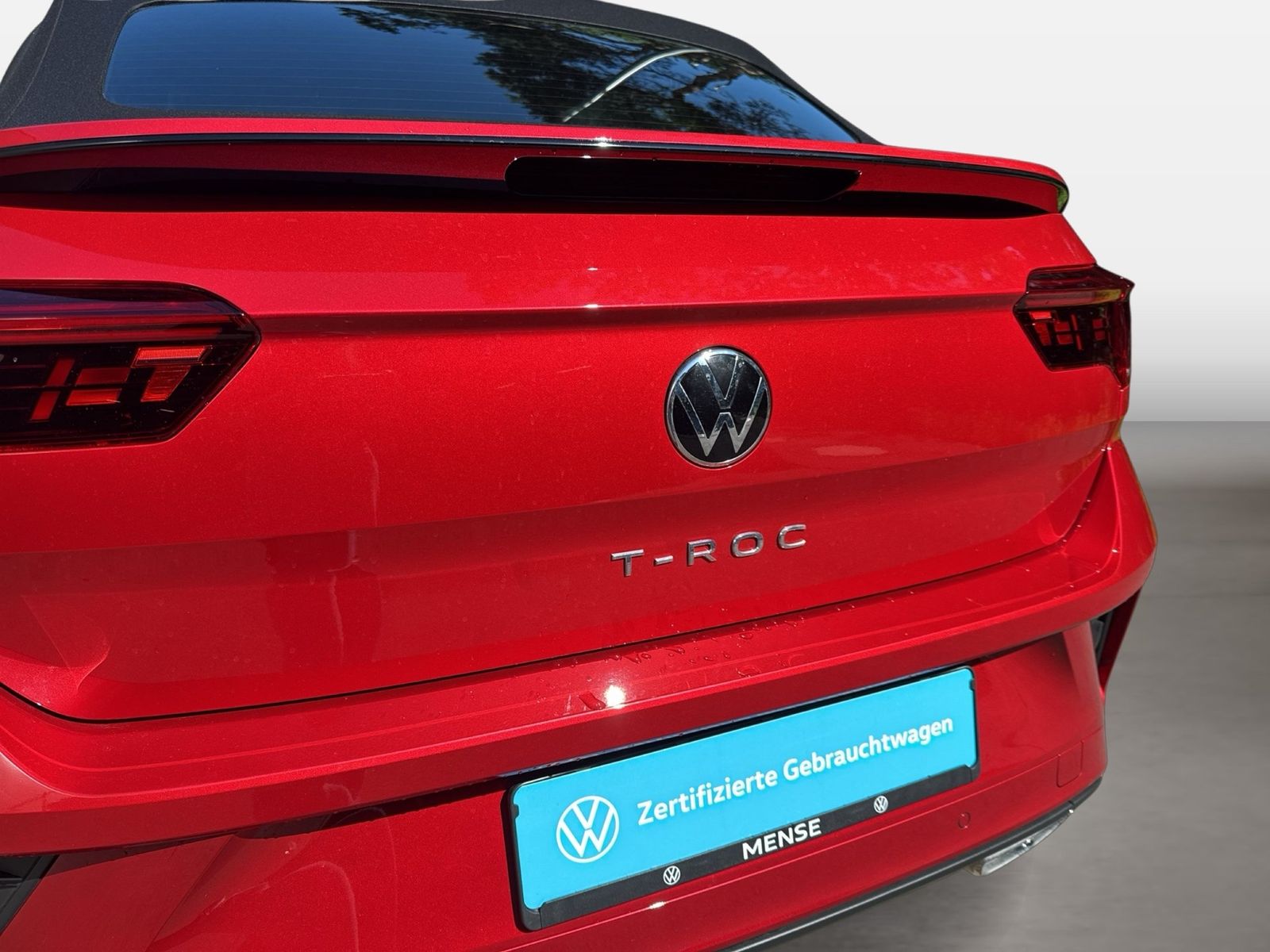 Fahrzeugabbildung Volkswagen T-Roc Cabriolet 1.5 TSI R-Line IQ.Light Matrix - mit KI generiert/bearbeitet