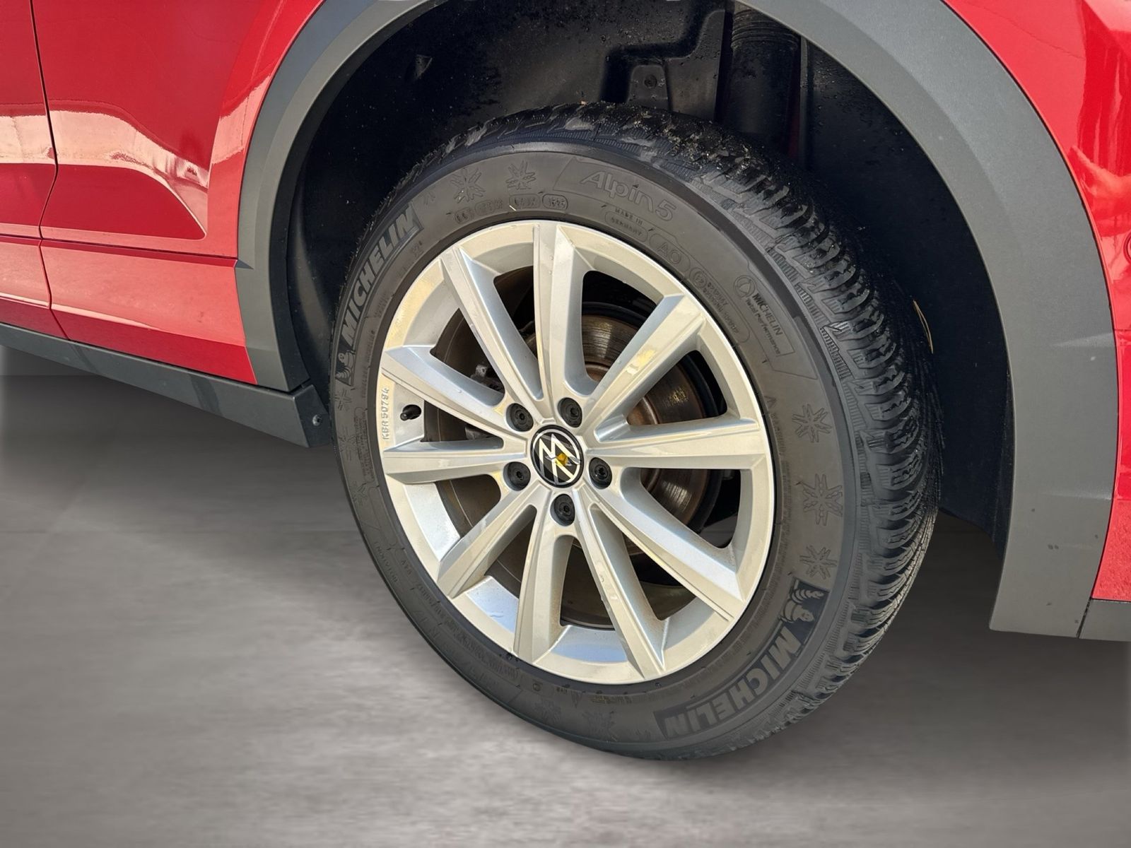 Fahrzeugabbildung Volkswagen T-Roc Cabriolet 1.5 TSI R-Line IQ.Light Matrix - mit KI generiert/bearbeitet