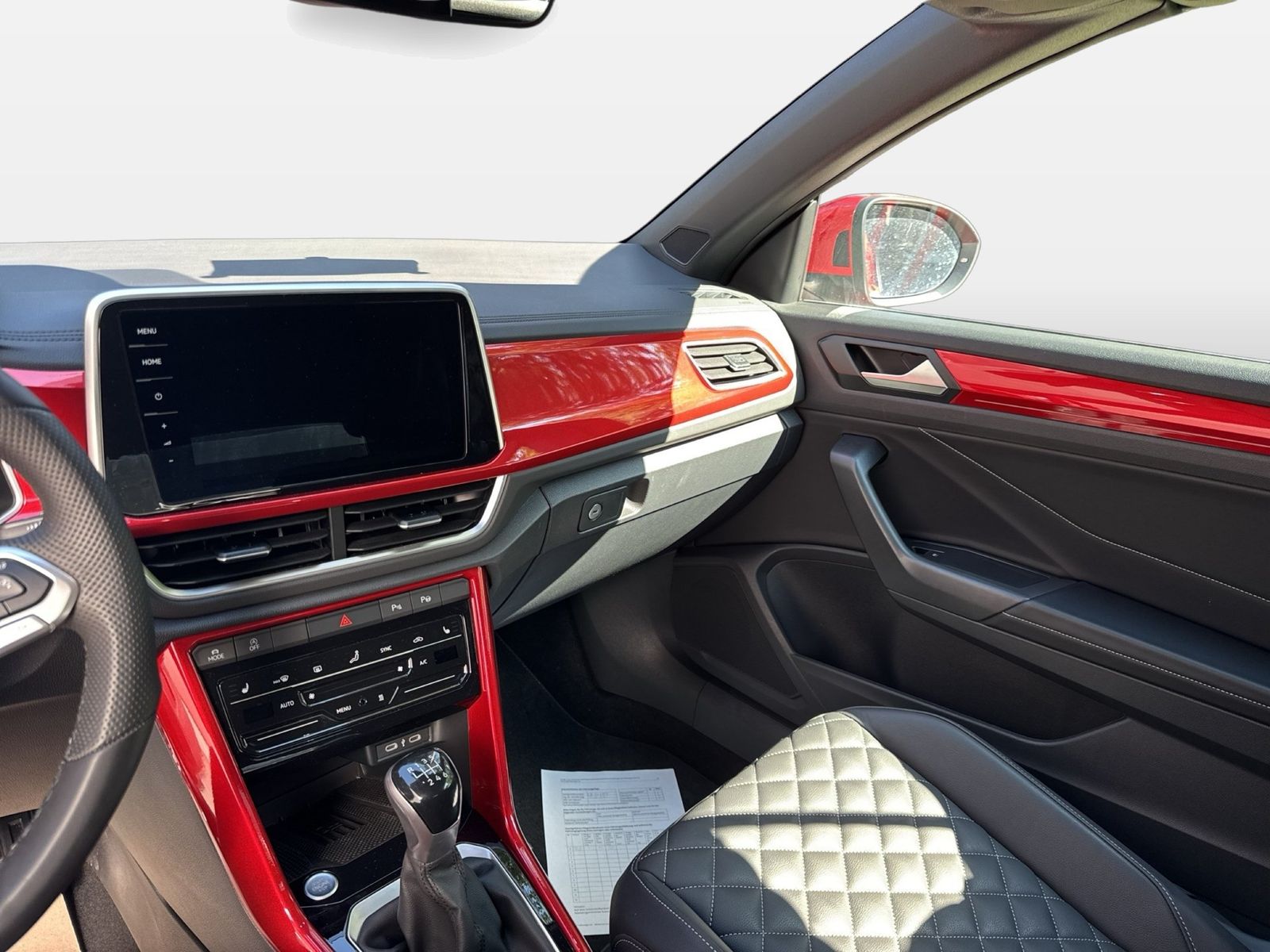 Fahrzeugabbildung Volkswagen T-Roc Cabriolet 1.5 TSI R-Line IQ.Light Matrix - mit KI generiert/bearbeitet
