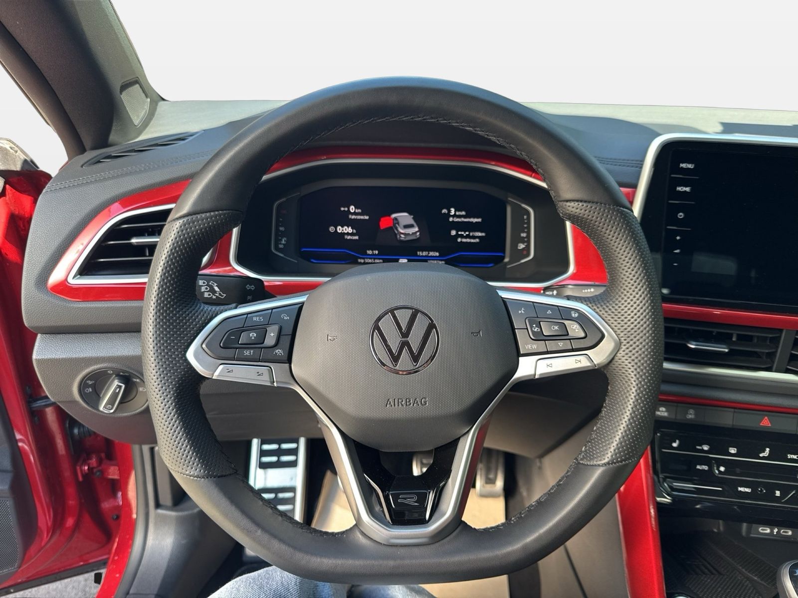 Fahrzeugabbildung Volkswagen T-Roc Cabriolet 1.5 TSI R-Line IQ.Light Matrix - mit KI generiert/bearbeitet