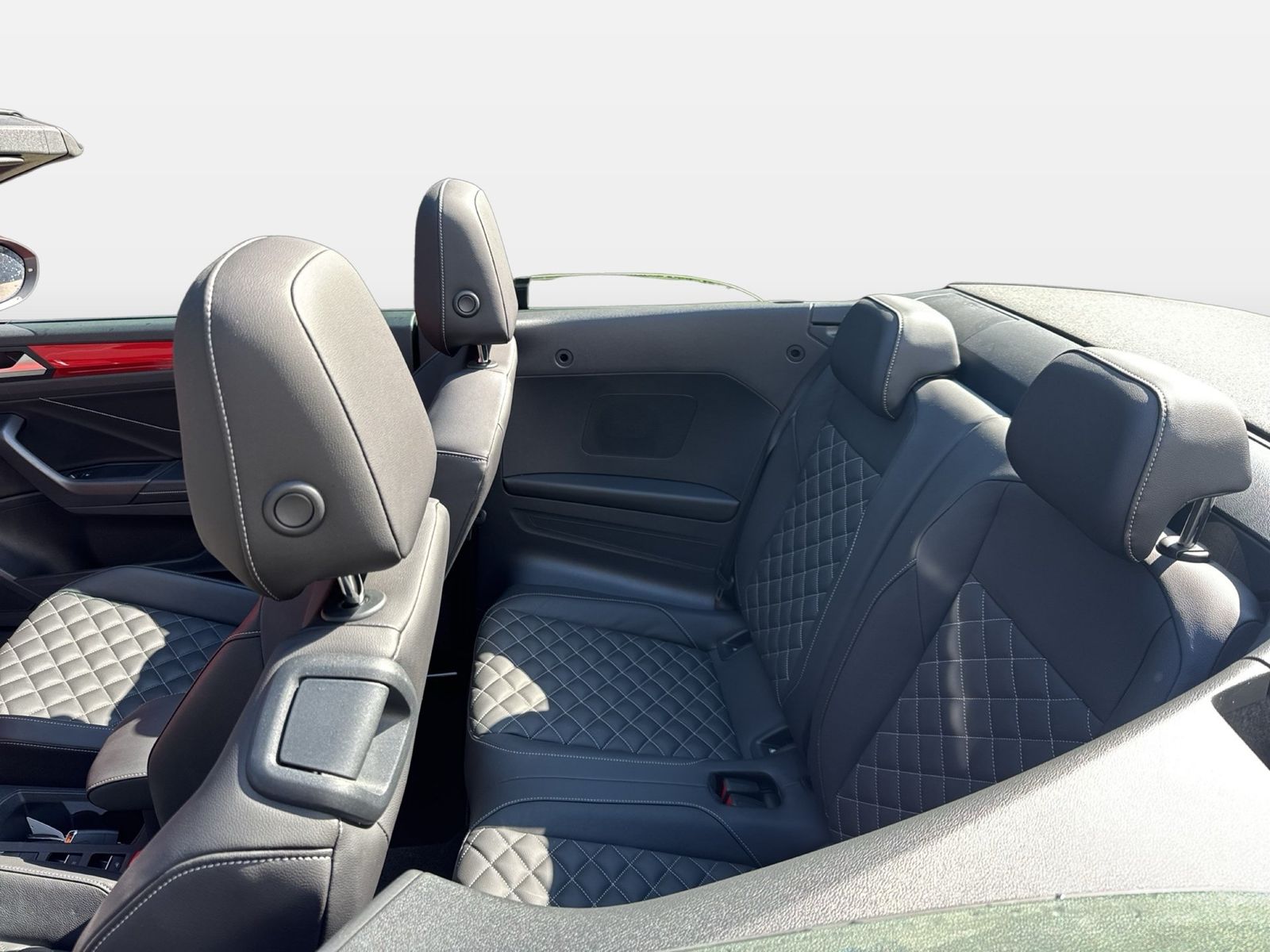 Fahrzeugabbildung Volkswagen T-Roc Cabriolet 1.5 TSI R-Line IQ.Light Matrix - mit KI generiert/bearbeitet