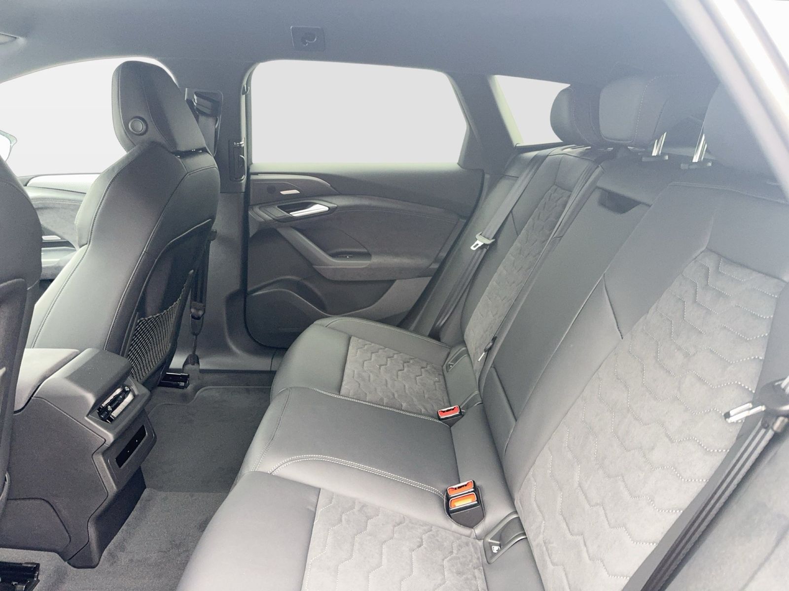 Fahrzeugabbildung Audi A6 Avant S line business e-tron quattro 315 kW - mit KI generiert/bearbeitet