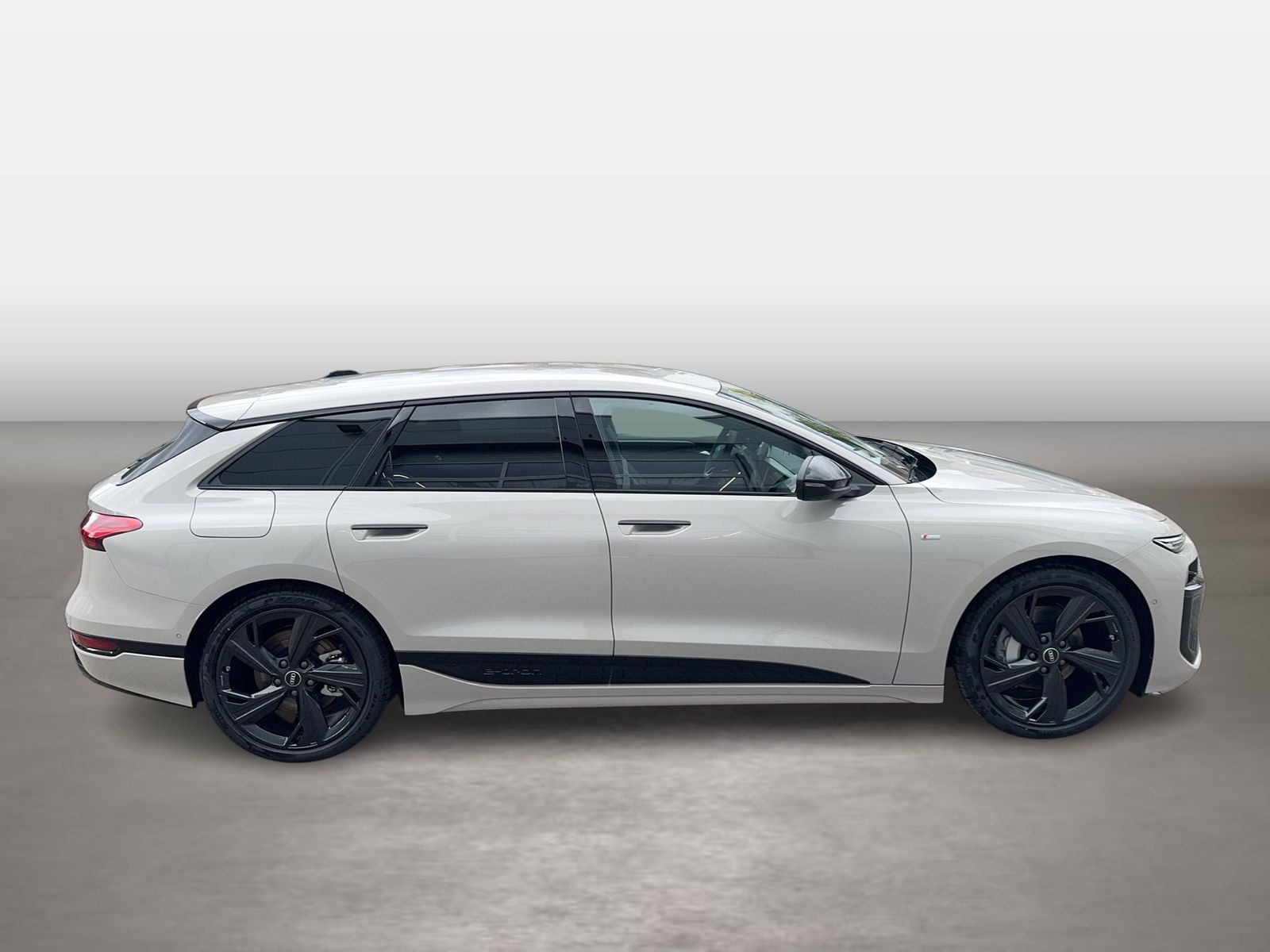 Fahrzeugabbildung Audi A6 Avant S line business e-tron quattro 315 kW - mit KI generiert/bearbeitet