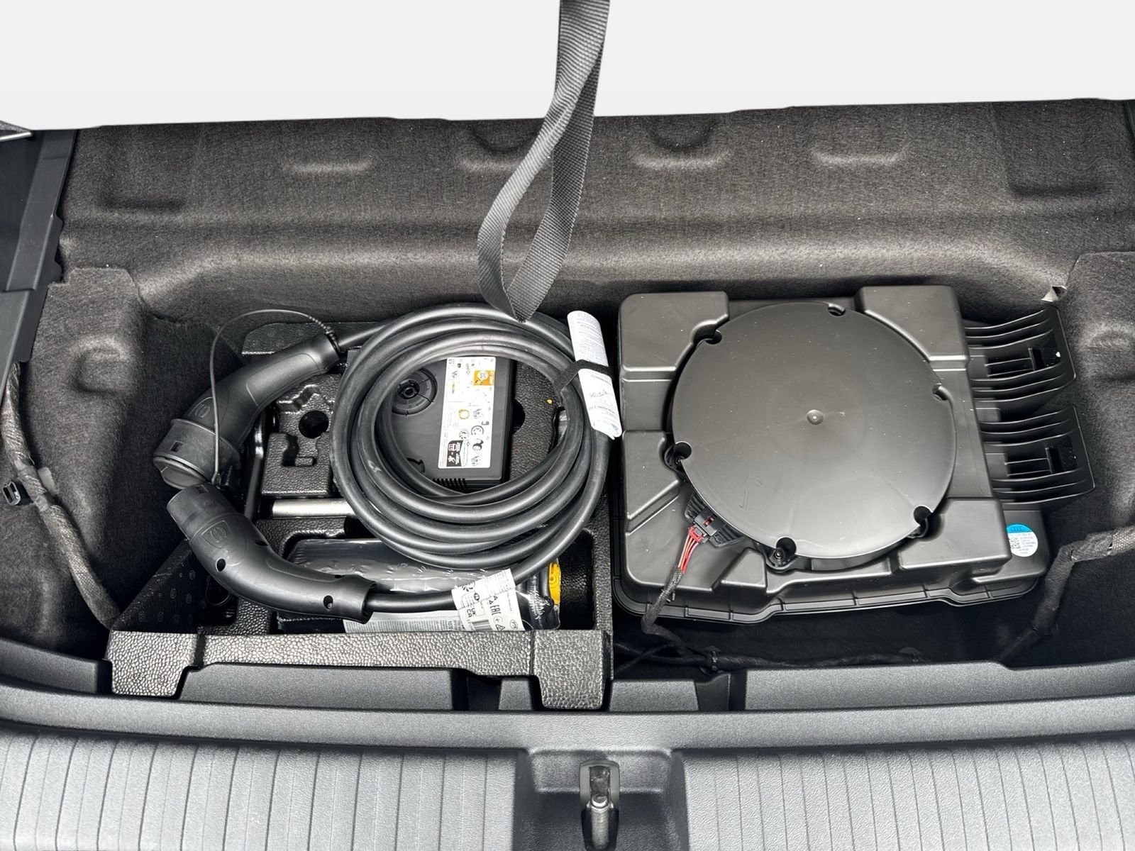 Fahrzeugabbildung Audi A6 Avant S line business e-tron quattro 315 kW - mit KI generiert/bearbeitet