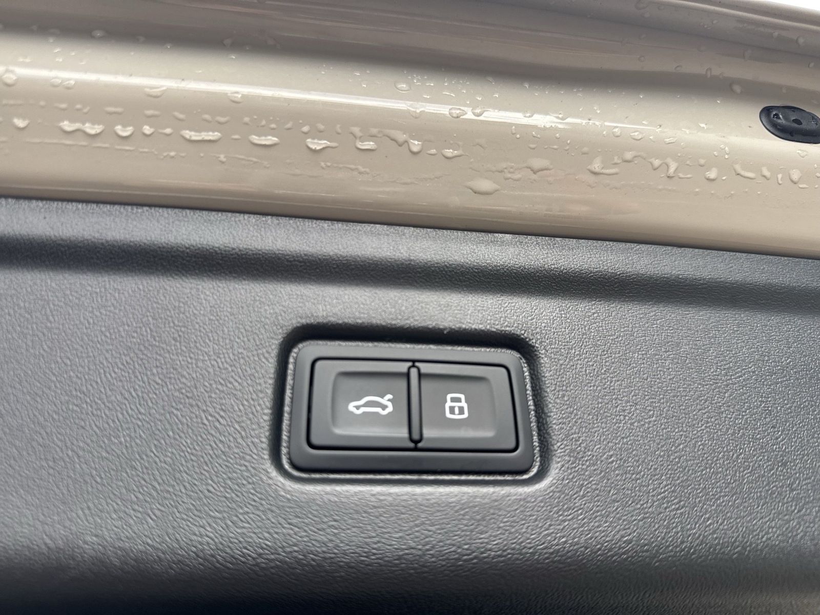 Fahrzeugabbildung Audi A6 Avant S line business e-tron quattro 315 kW - mit KI generiert/bearbeitet