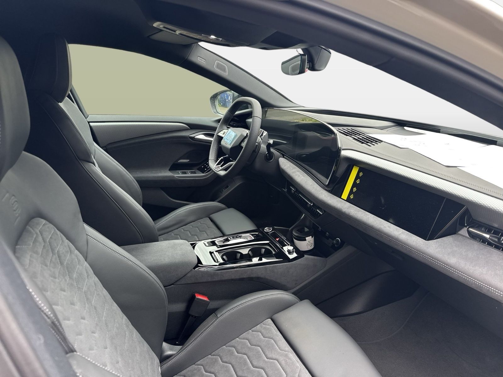 Fahrzeugabbildung Audi A6 Avant S line business e-tron quattro 315 kW - mit KI generiert/bearbeitet