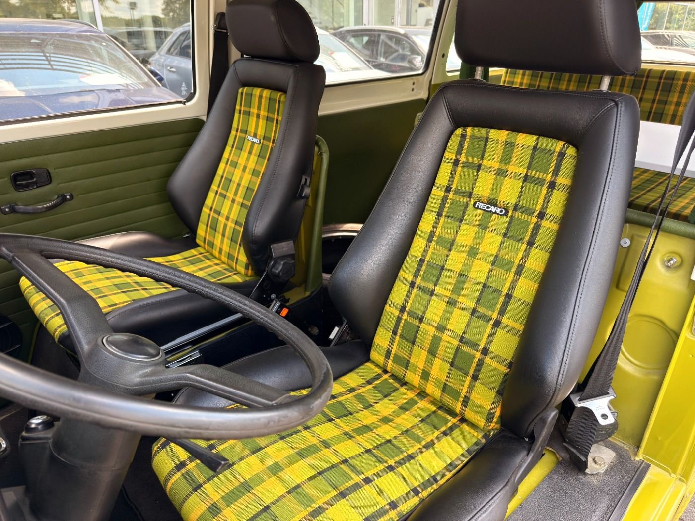 Fahrzeug autohaus mense Fahrzeugabbildung Volkswagen T2 Camper Restaurierung - mit KI generiert/bearbeitet