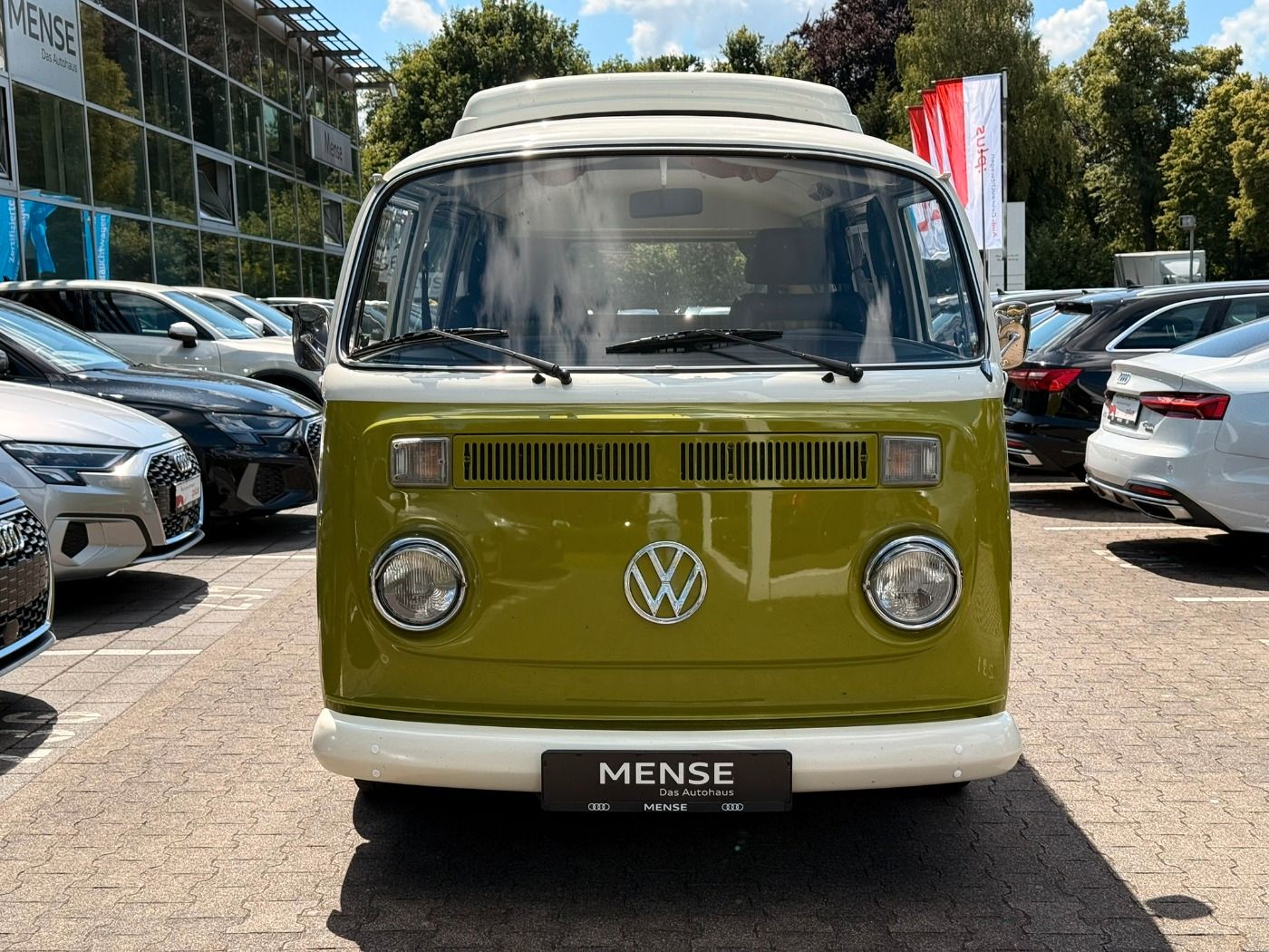 Fahrzeug autohaus mense Fahrzeugabbildung Volkswagen T2 Camper Restaurierung - mit KI generiert/bearbeitet