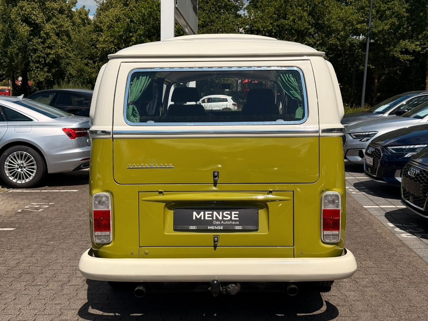 Fahrzeug autohaus mense Fahrzeugabbildung Volkswagen T2 Camper Restaurierung - mit KI generiert/bearbeitet