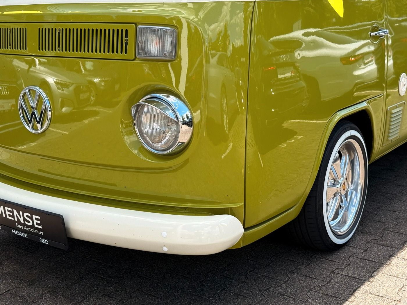 Fahrzeug autohaus mense Fahrzeugabbildung Volkswagen T2 Camper Restaurierung - mit KI generiert/bearbeitet