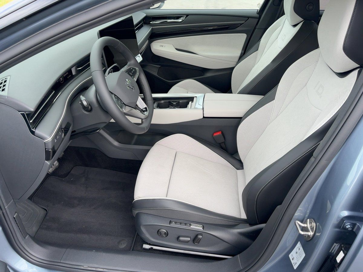 Fahrzeug autohaus mense Fahrzeugabbildung Volkswagen ID.7 Tourer Pro S 86 kWh 1-Gang-Automatik AHK Pa - mit KI generiert/bearbeitet