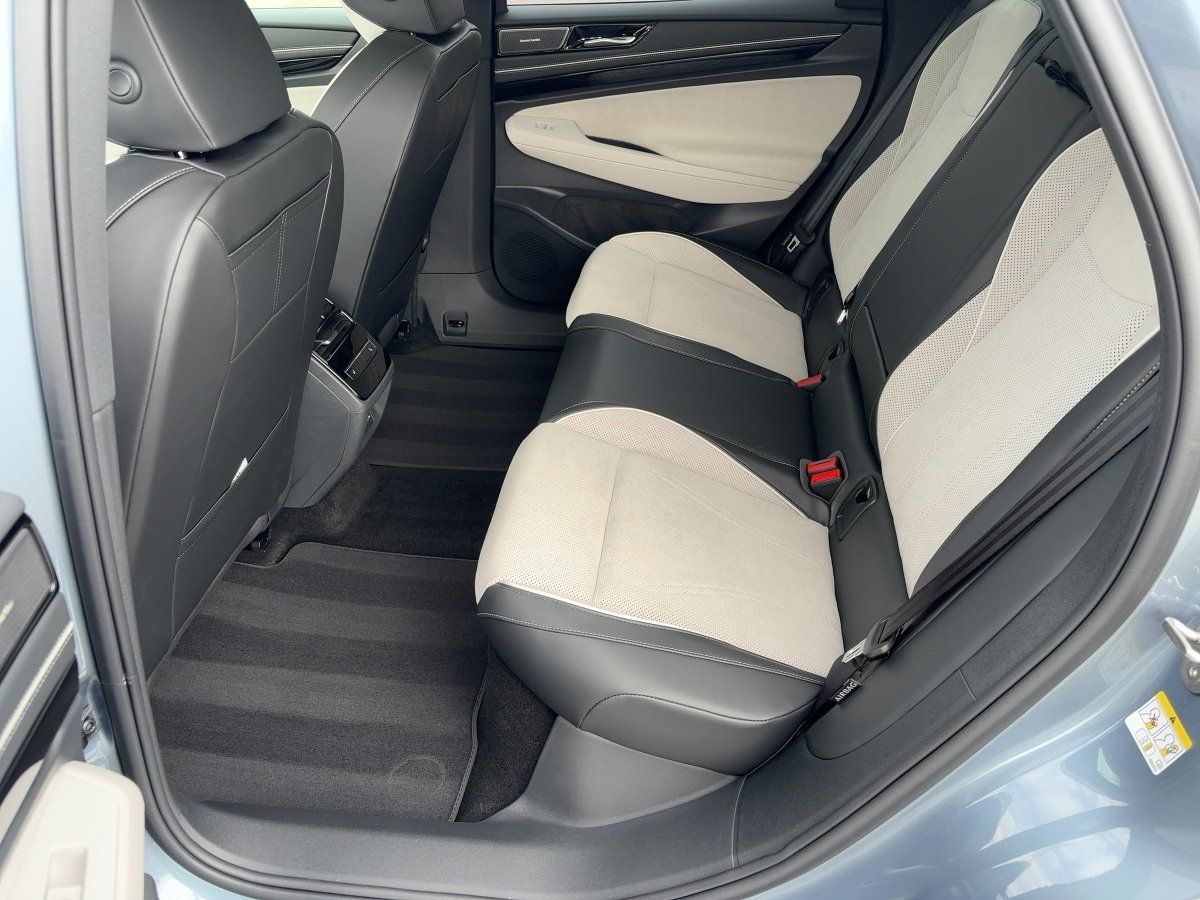 Fahrzeug autohaus mense Fahrzeugabbildung Volkswagen ID.7 Tourer Pro S 86 kWh 1-Gang-Automatik AHK Pa - mit KI generiert/bearbeitet