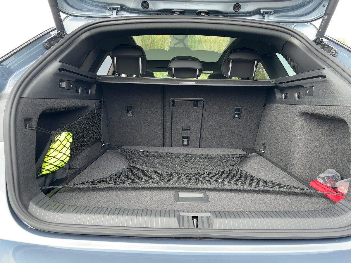 Fahrzeug autohaus mense Fahrzeugabbildung Volkswagen ID.7 Tourer Pro S 86 kWh 1-Gang-Automatik AHK Pa - mit KI generiert/bearbeitet