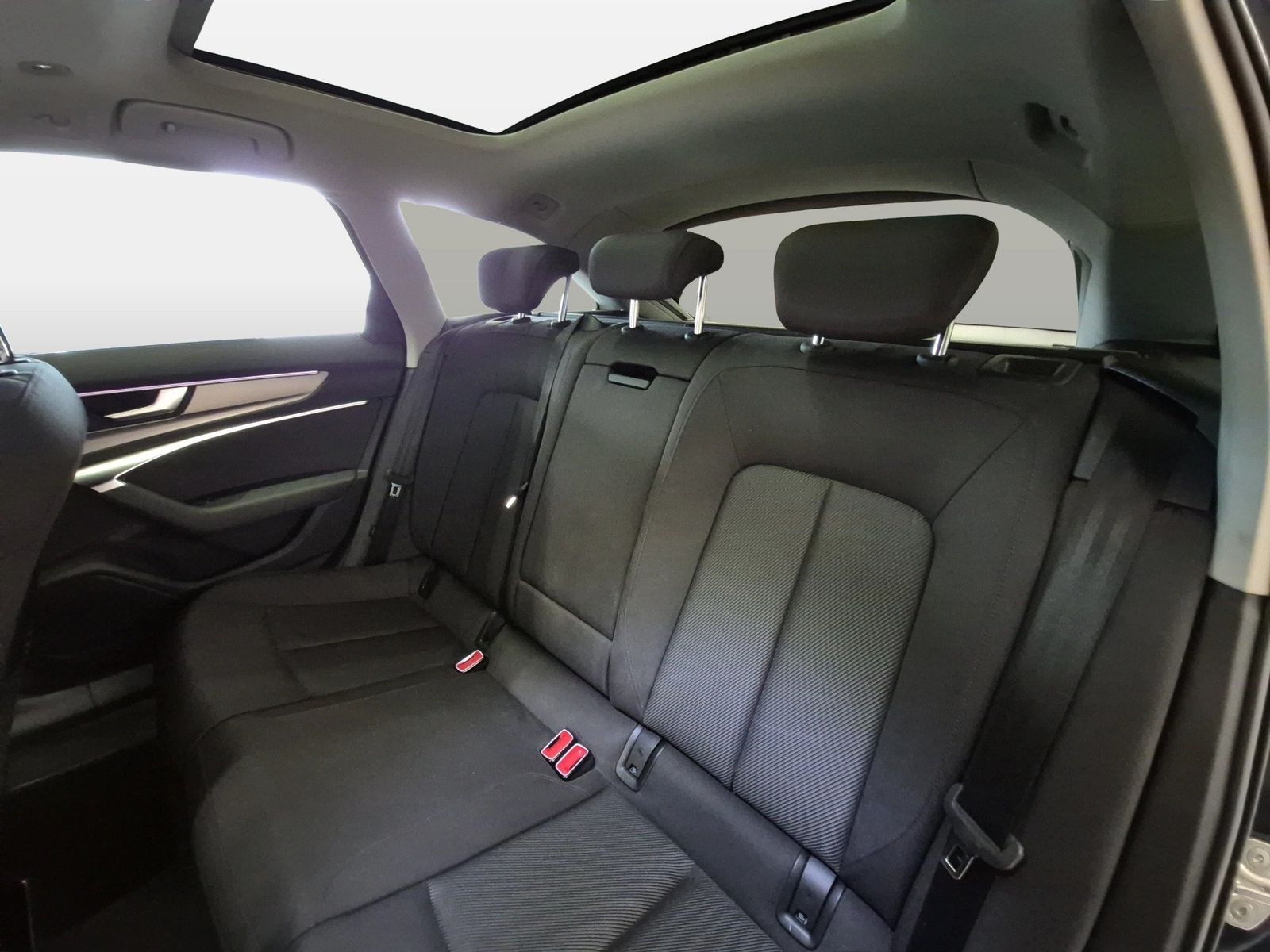 Fahrzeugabbildung Audi A6 Avant 50 TFSI e quattro Matrix AHK - mit KI generiert/bearbeitet