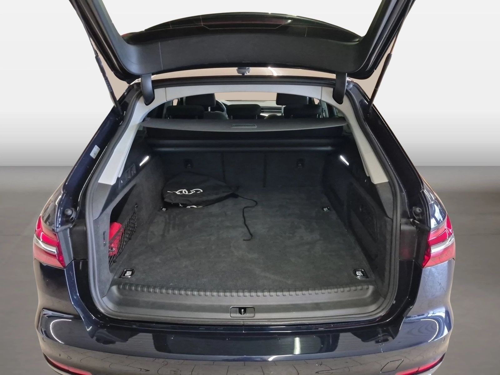 Fahrzeugabbildung Audi A6 Avant 50 TFSI e quattro Matrix AHK - mit KI generiert/bearbeitet