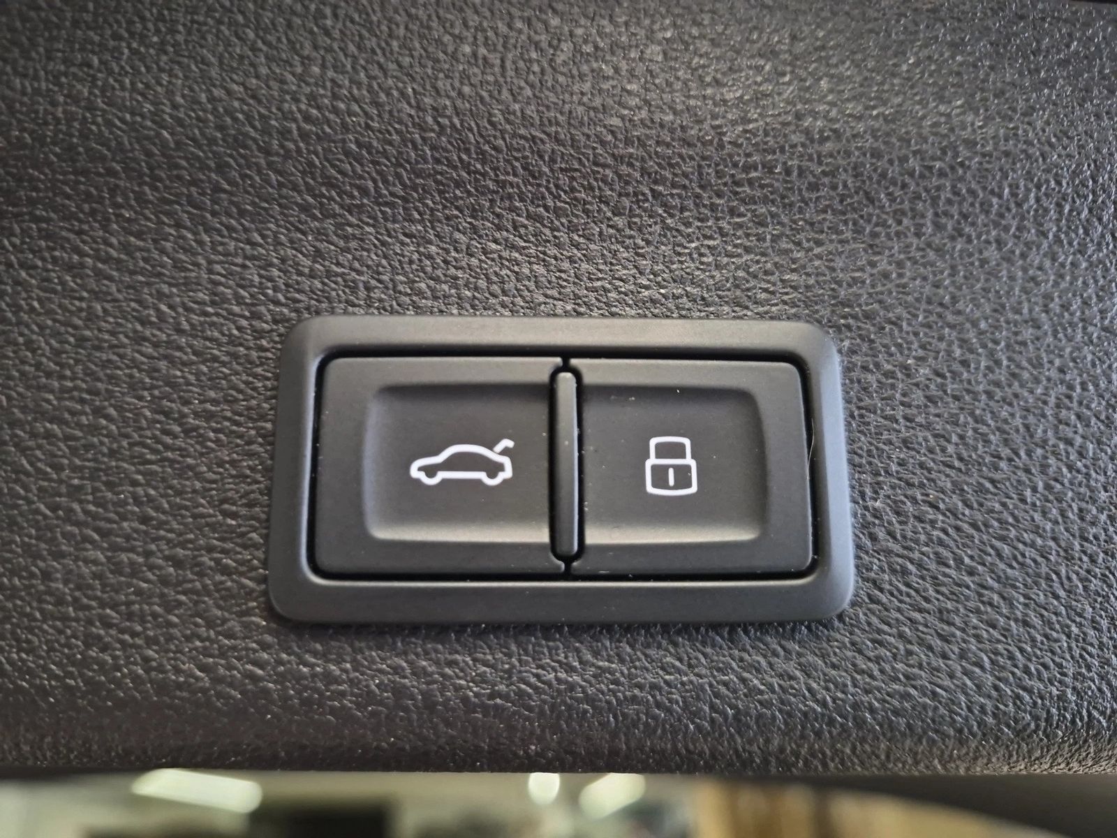 Fahrzeugabbildung Audi A6 Avant 50 TFSI e quattro Matrix AHK - mit KI generiert/bearbeitet