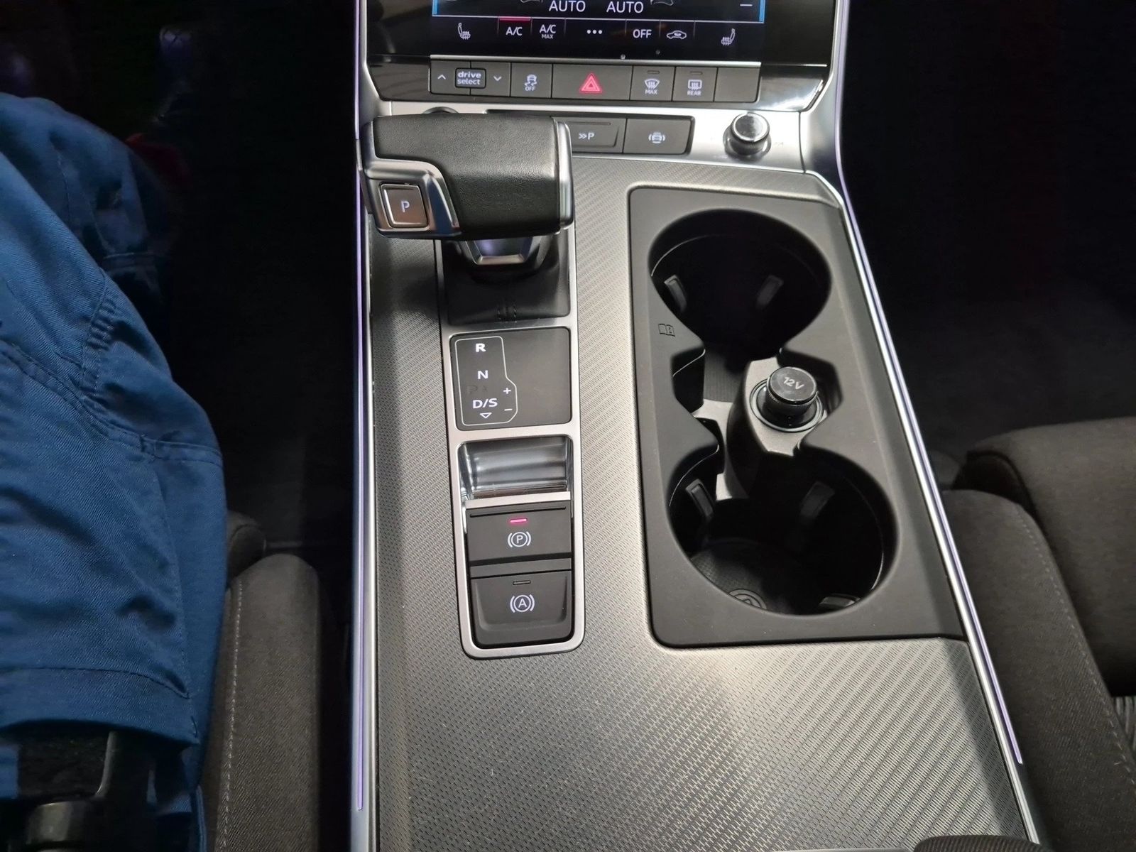 Fahrzeugabbildung Audi A6 Avant 50 TFSI e quattro Matrix AHK - mit KI generiert/bearbeitet