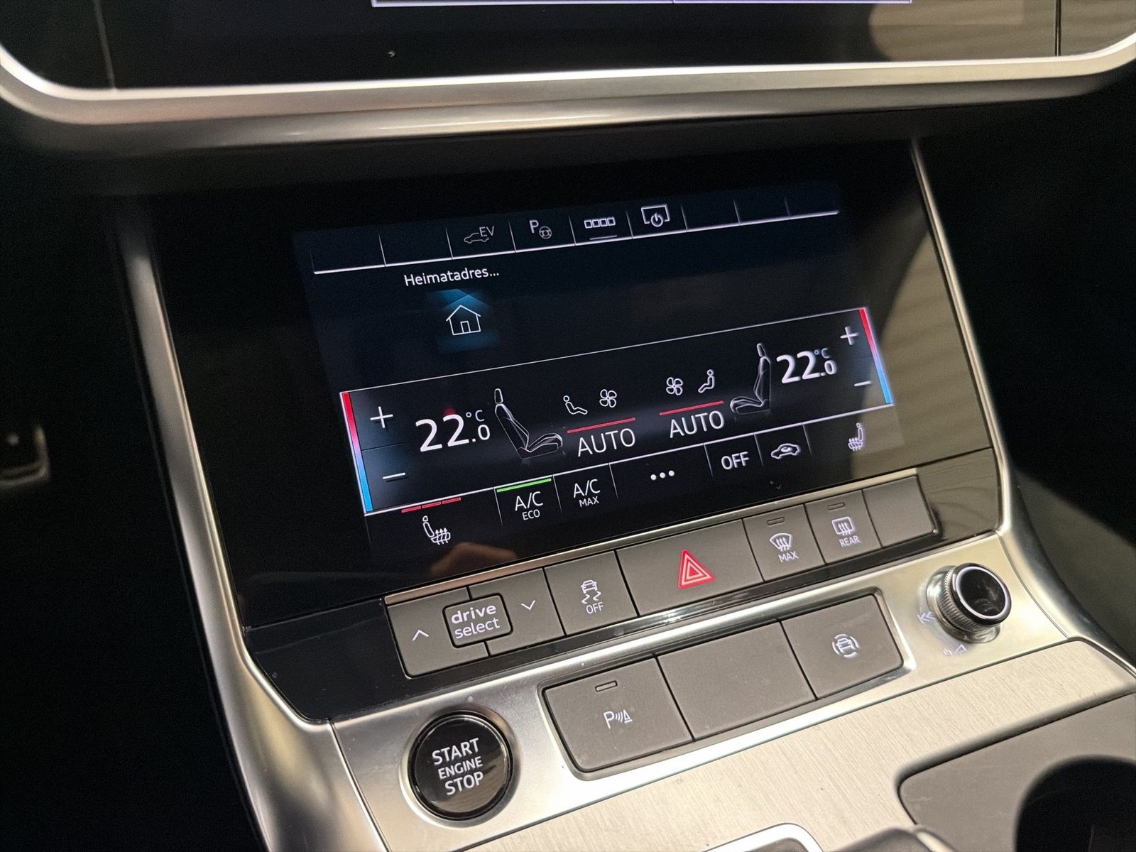 Fahrzeugabbildung Audi A6 Avant TFSI e Sport 55 TFSIe S-tronic S line S - mit KI generiert/bearbeitet