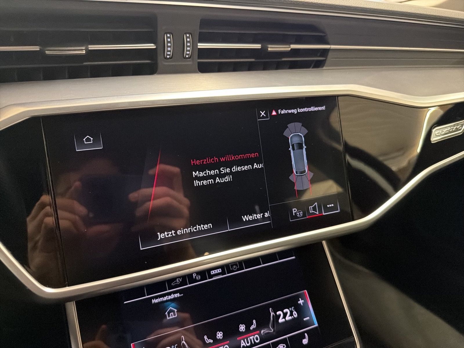 Fahrzeugabbildung Audi A6 Avant TFSI e Sport 55 TFSIe S-tronic S line S - mit KI generiert/bearbeitet