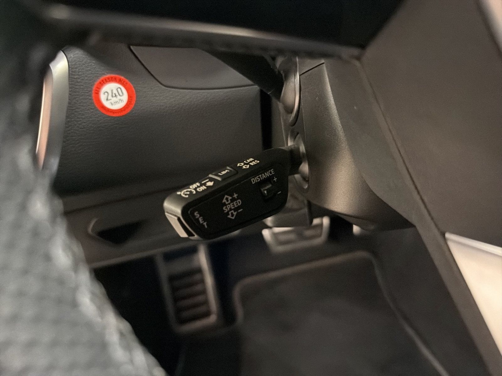 Fahrzeugabbildung Audi A6 Avant TFSI e Sport 55 TFSIe S-tronic S line S - mit KI generiert/bearbeitet