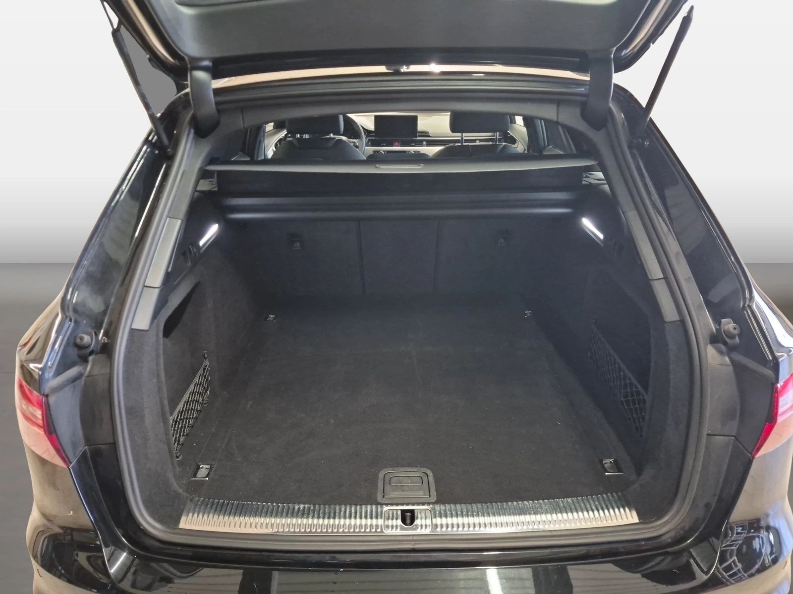 Fahrzeugabbildung Audi A4 Avant 35 TDI S tronic S line ACC Navi Kamera - mit KI generiert/bearbeitet
