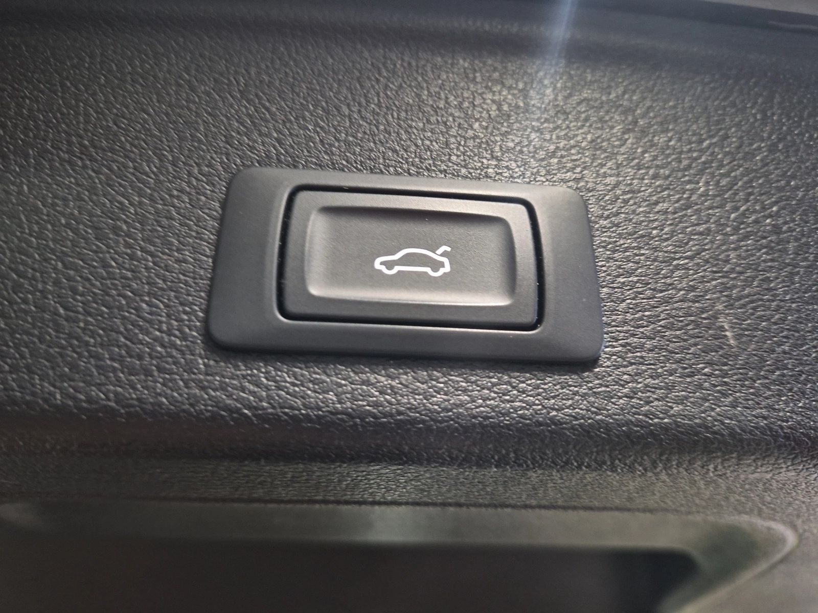 Fahrzeugabbildung Audi A4 Avant 35 TDI S tronic S line ACC Navi Kamera - mit KI generiert/bearbeitet