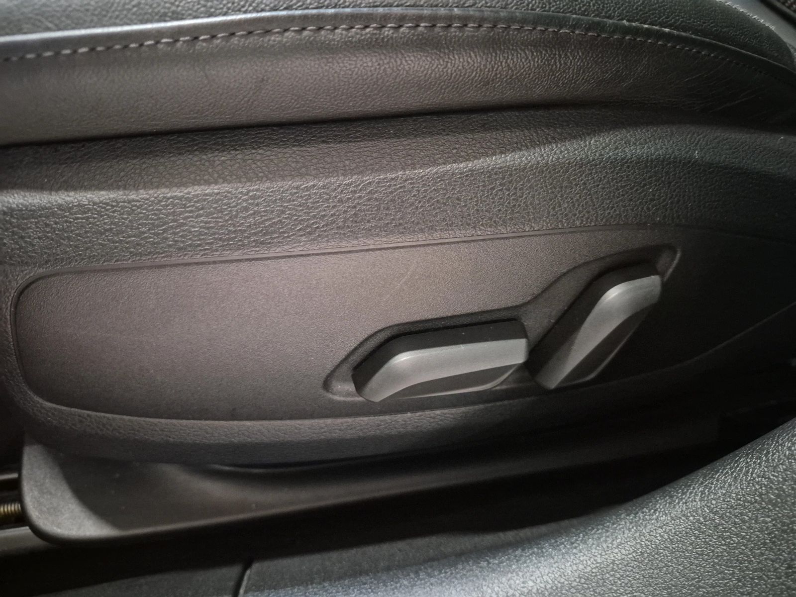 Fahrzeugabbildung Audi A4 Avant 35 TDI S tronic S line ACC Navi Kamera - mit KI generiert/bearbeitet
