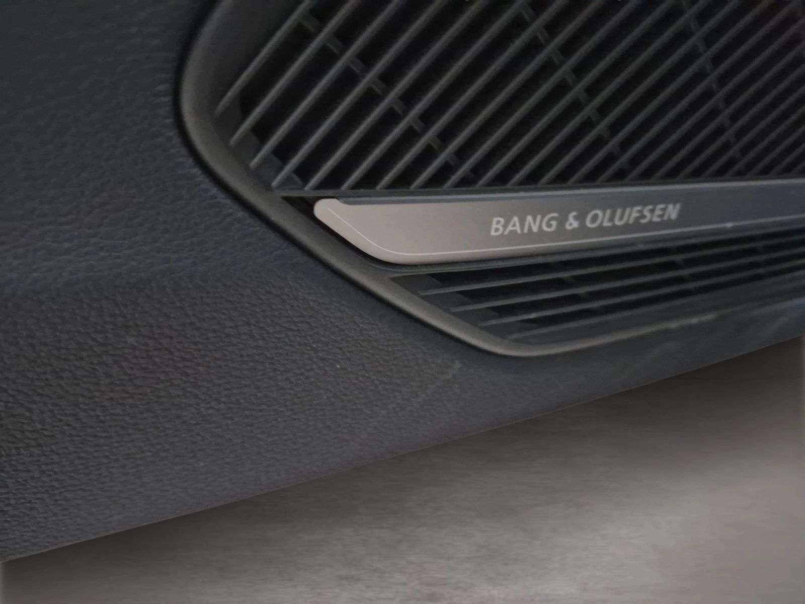 Fahrzeugabbildung Audi A4 Avant 35 TDI S tronic S line ACC Navi Kamera - mit KI generiert/bearbeitet