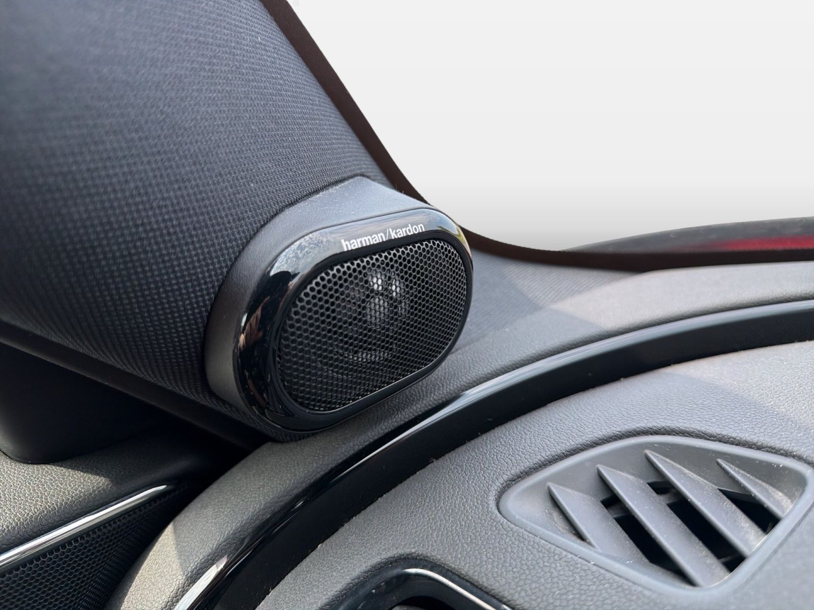 Fahrzeugabbildung MINI Cooper S Clubman All 4 AHK HUD Navi Facelift PDC - mit KI generiert/bearbeitet