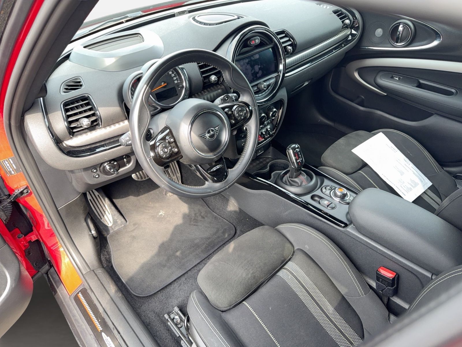 Fahrzeugabbildung MINI Cooper S Clubman All 4 AHK HUD Navi Facelift PDC - mit KI generiert/bearbeitet