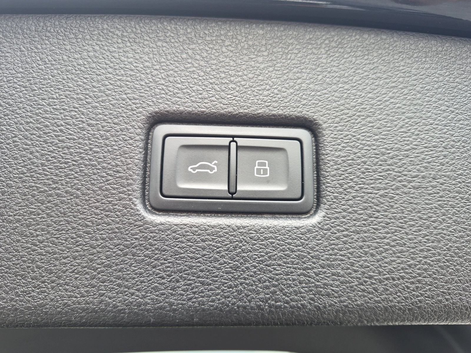 Fahrzeug autohaus mense Fahrzeugabbildung Audi SQ5 Sportback Matrix AHK LM
