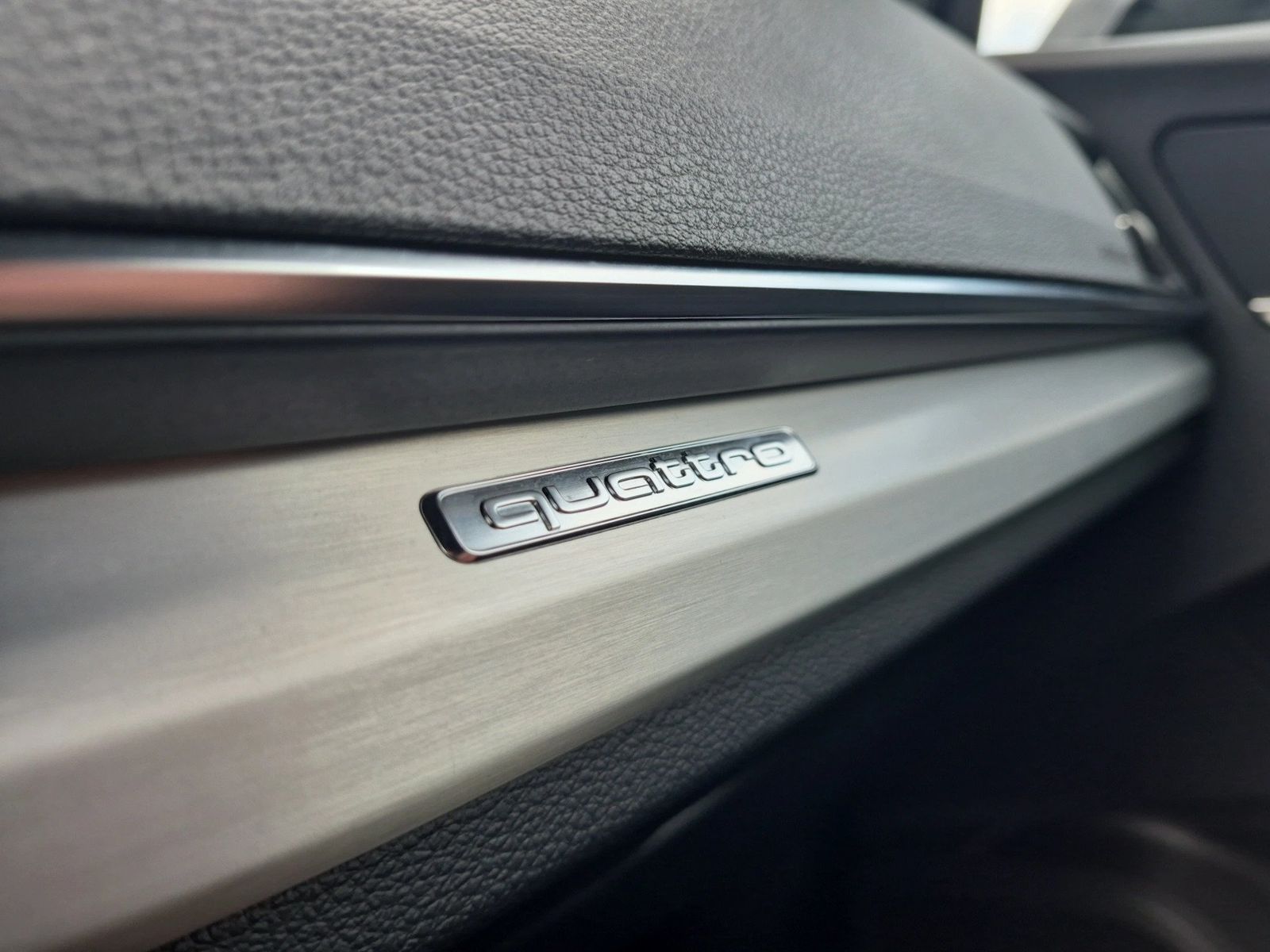 Fahrzeug autohaus mense Fahrzeugabbildung Audi SQ5 Sportback Matrix AHK LM