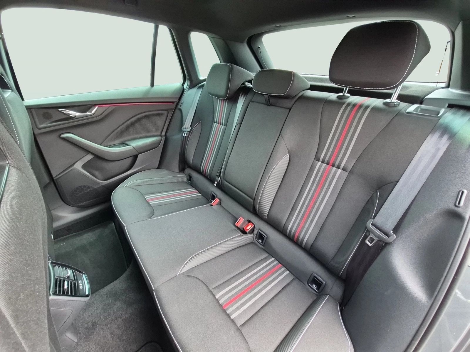 Fahrzeugabbildung SKODA Kamiq Monte Carlo 1.5l TSI 110kW 7-Gang-DSG Matr - mit KI generiert/bearbeitet