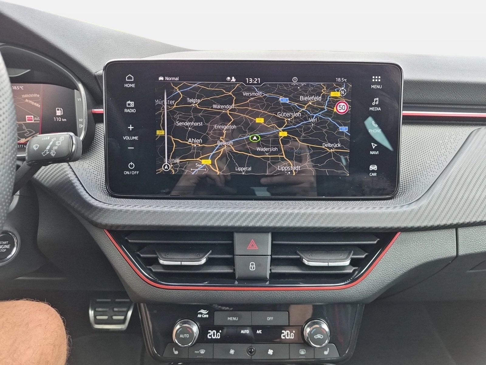 Fahrzeugabbildung SKODA Kamiq Monte Carlo 1.5l TSI 110kW 7-Gang-DSG Matr - mit KI generiert/bearbeitet