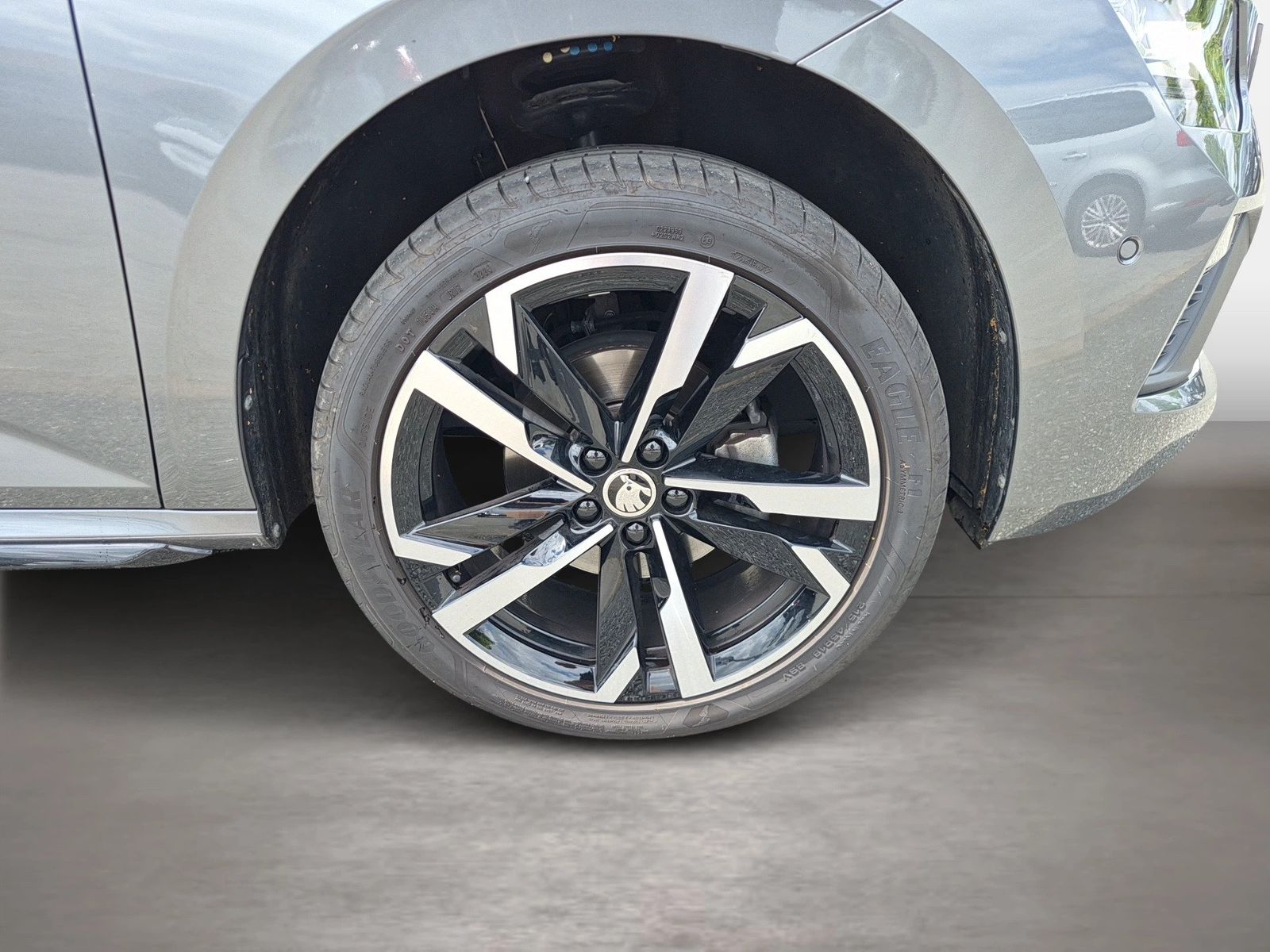 Fahrzeugabbildung SKODA Kamiq Monte Carlo 1.5l TSI 110kW 7-Gang-DSG Matr - mit KI generiert/bearbeitet