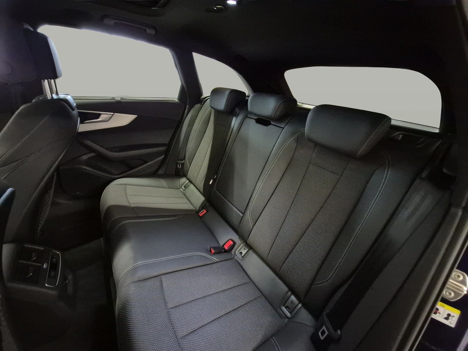 Fahrzeug autohaus mense Fahrzeugabbildung Audi A4 Avant 40 TDI quattro S tronic S line Matrix P - mit KI generiert/bearbeitet