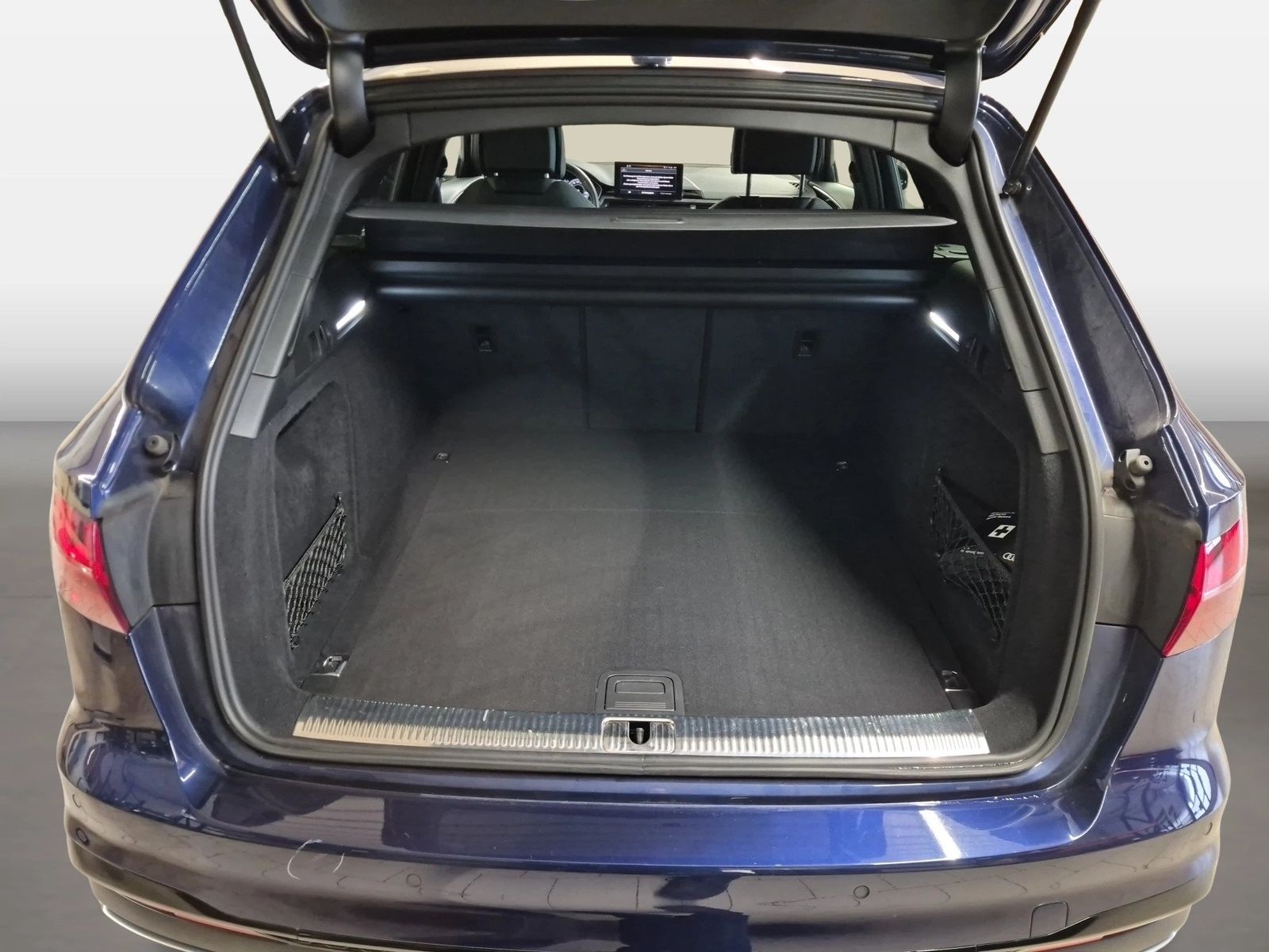Fahrzeug autohaus mense Fahrzeugabbildung Audi A4 Avant 40 TDI quattro S tronic S line Matrix P - mit KI generiert/bearbeitet