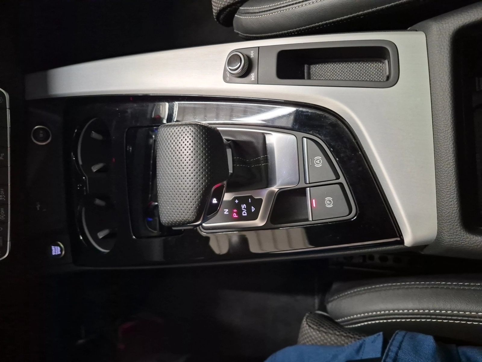 Fahrzeug autohaus mense Fahrzeugabbildung Audi A4 Avant 40 TDI quattro S tronic S line Matrix P - mit KI generiert/bearbeitet