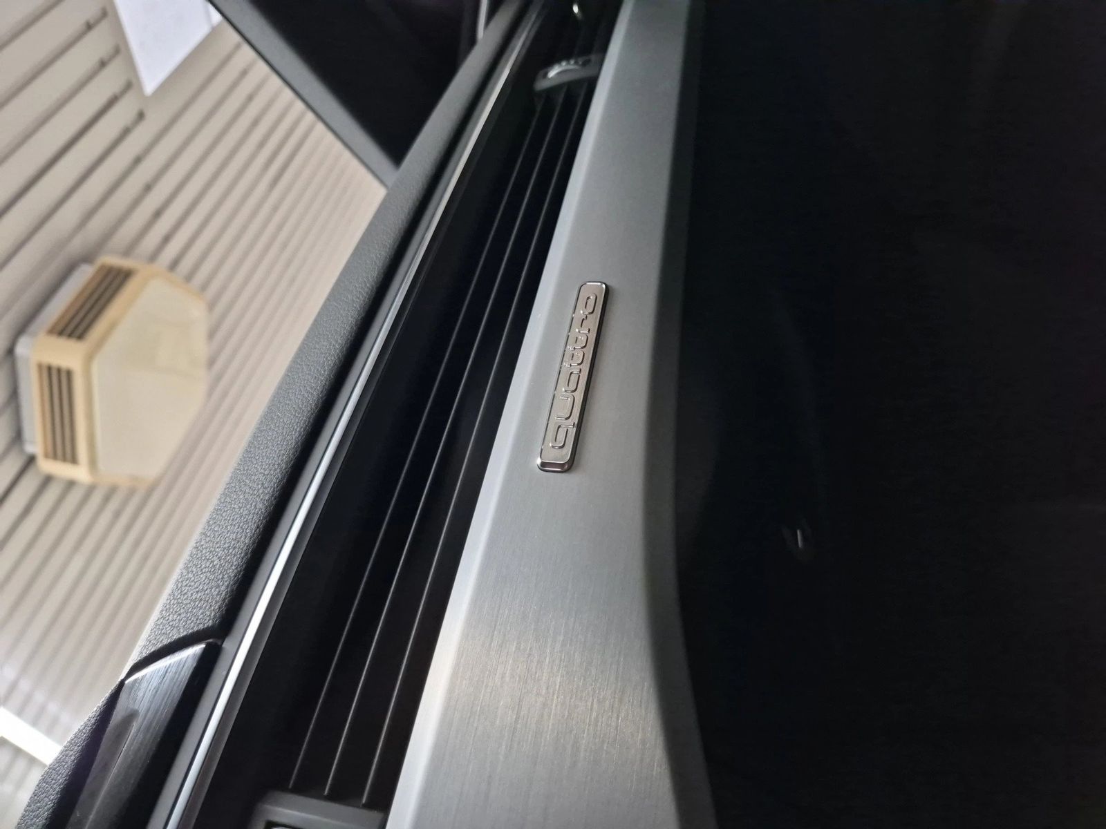 Fahrzeug autohaus mense Fahrzeugabbildung Audi A4 Avant 40 TDI quattro S tronic S line Matrix P - mit KI generiert/bearbeitet