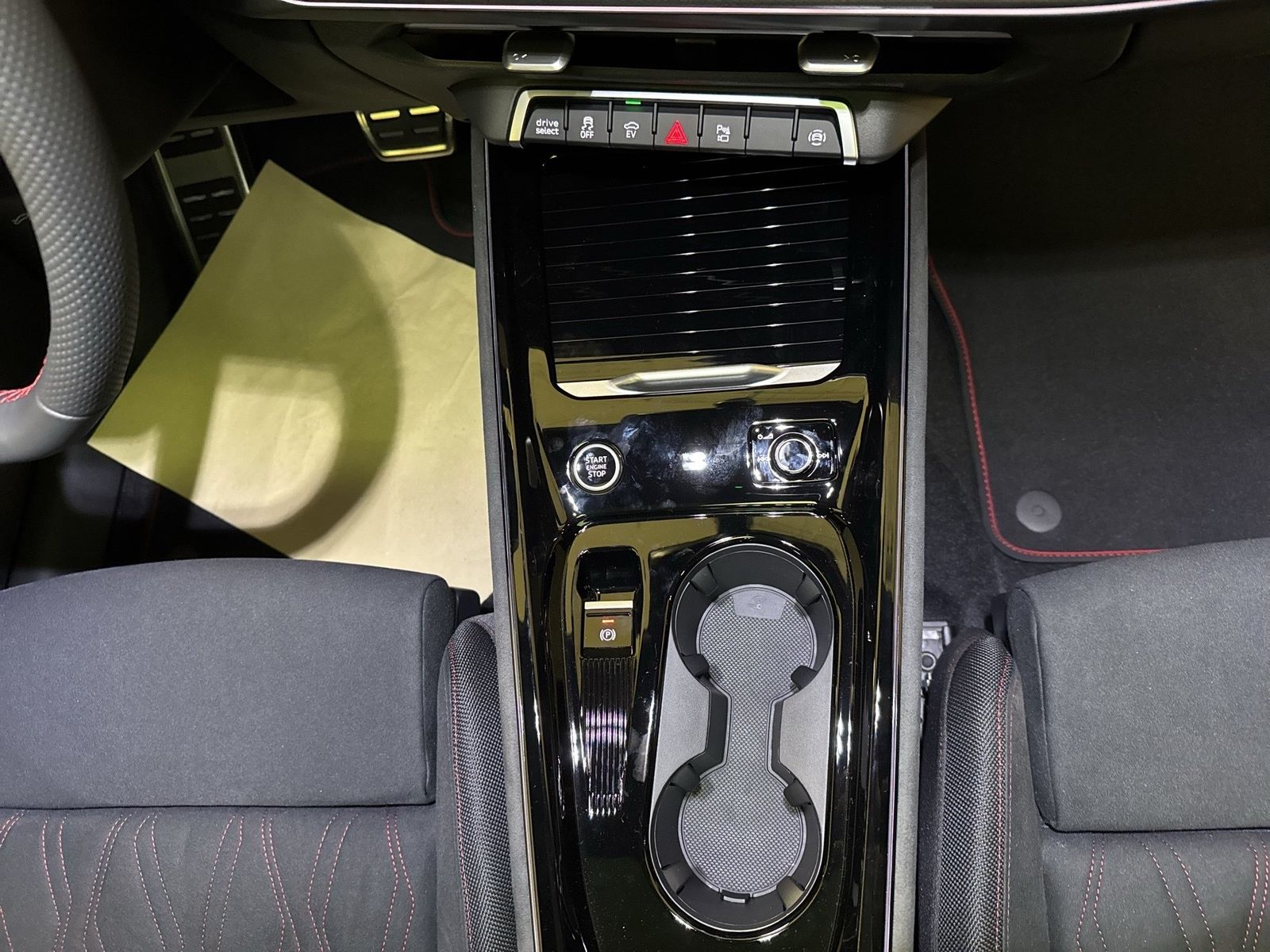 Fahrzeugabbildung Audi Q3 SUV e-hybrid 200 kW S tronic Matrix CarPlay S