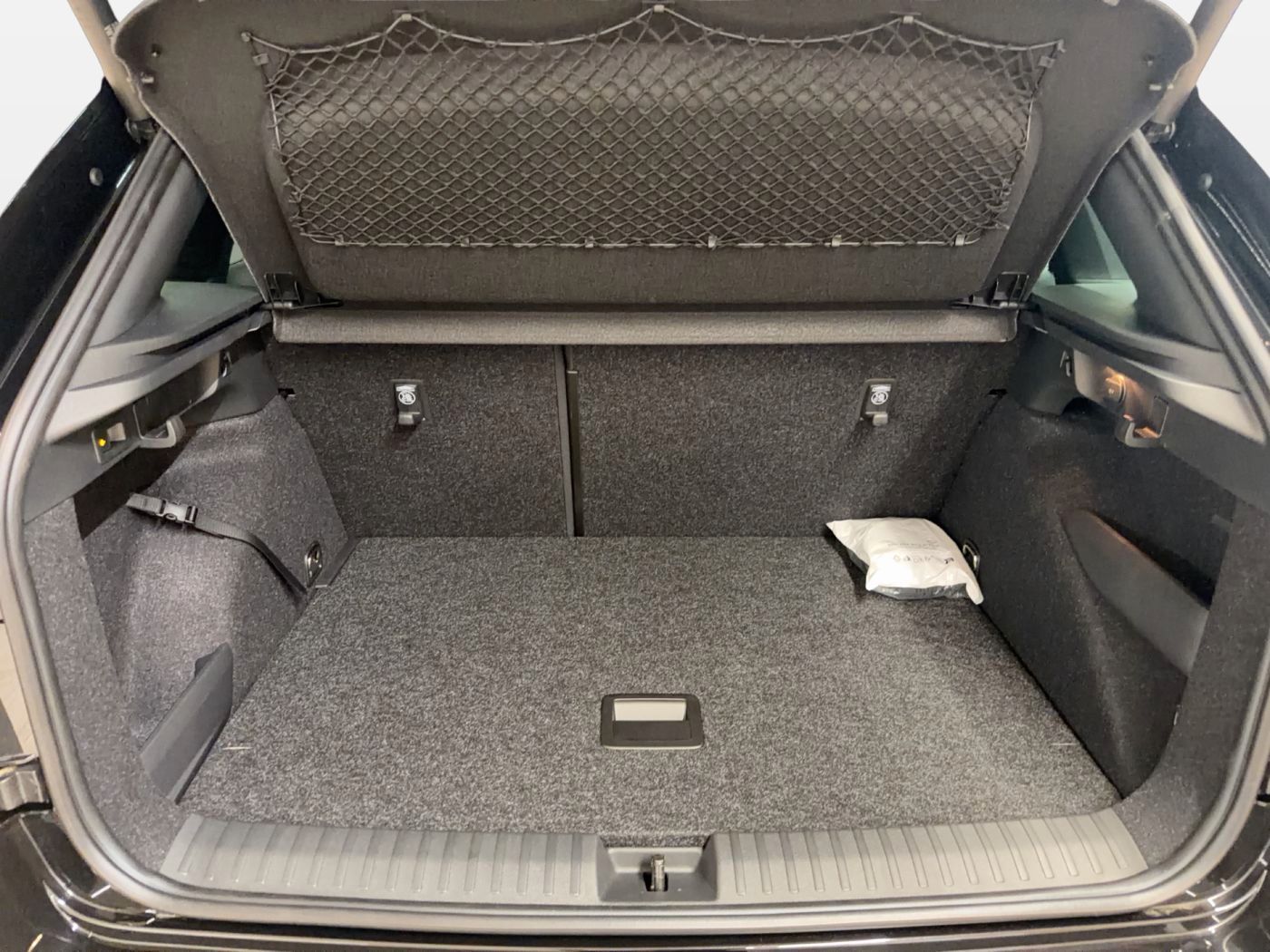 Fahrzeugabbildung SKODA Kamiq 1.5 TSI Monte Carlo Matrix AHK Pano SD ACC - mit KI generiert/bearbeitet
