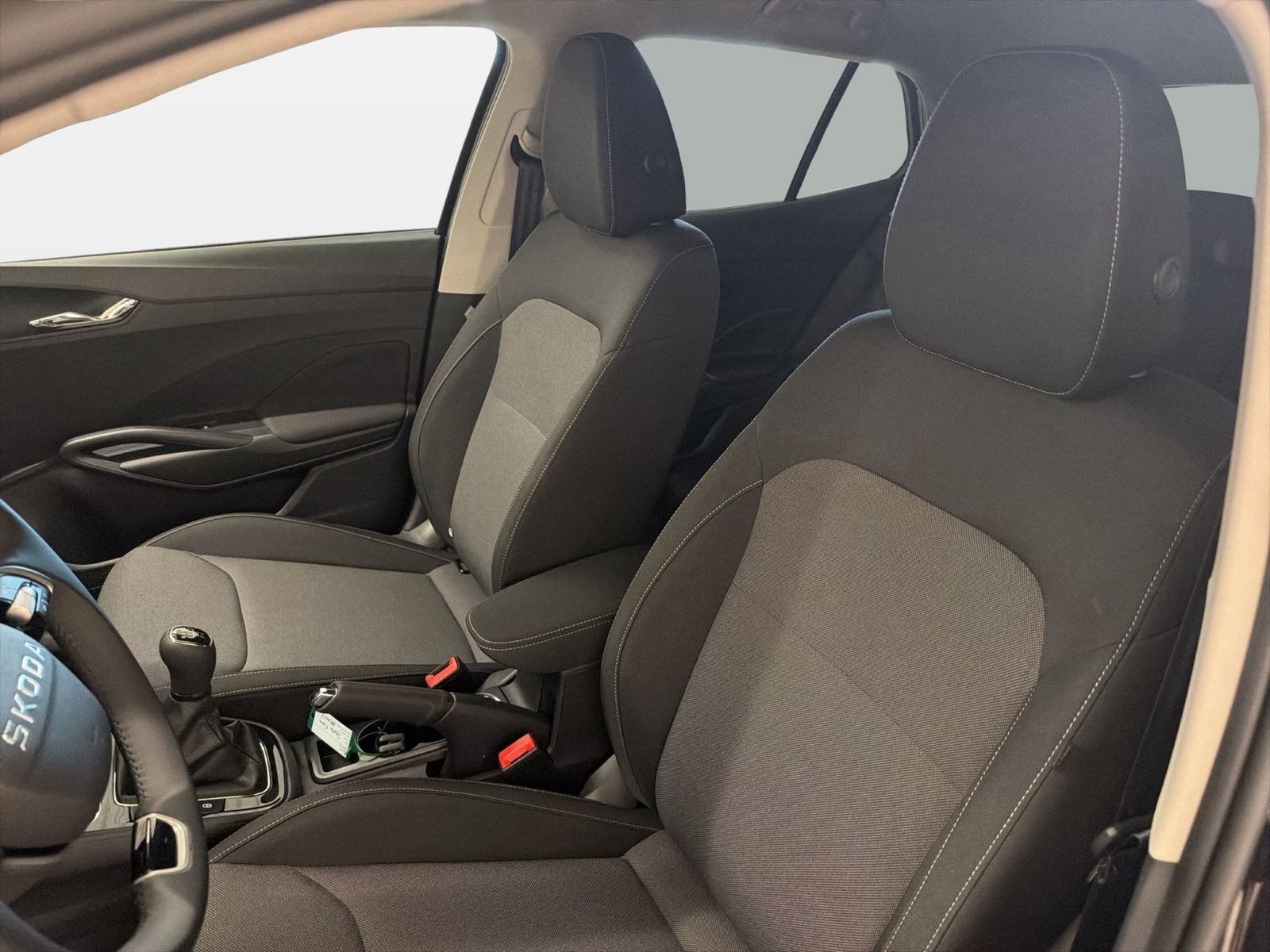 Fahrzeugabbildung SKODA Fabia 1.0 MPI Selection LED Navi VirtualCP PDC - mit KI generiert/bearbeitet