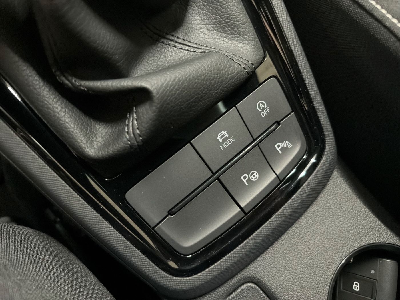 Fahrzeugabbildung SKODA Kamiq 1.5 TSI Monte Carlo Matrix AHK Pano SD ACC - mit KI generiert/bearbeitet