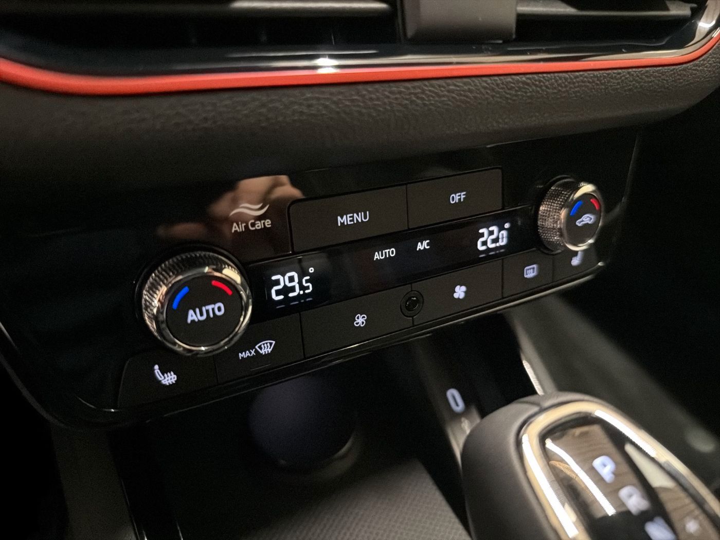 Fahrzeugabbildung SKODA Kamiq 1.5 TSI Monte Carlo Matrix AHK Pano SD ACC - mit KI generiert/bearbeitet