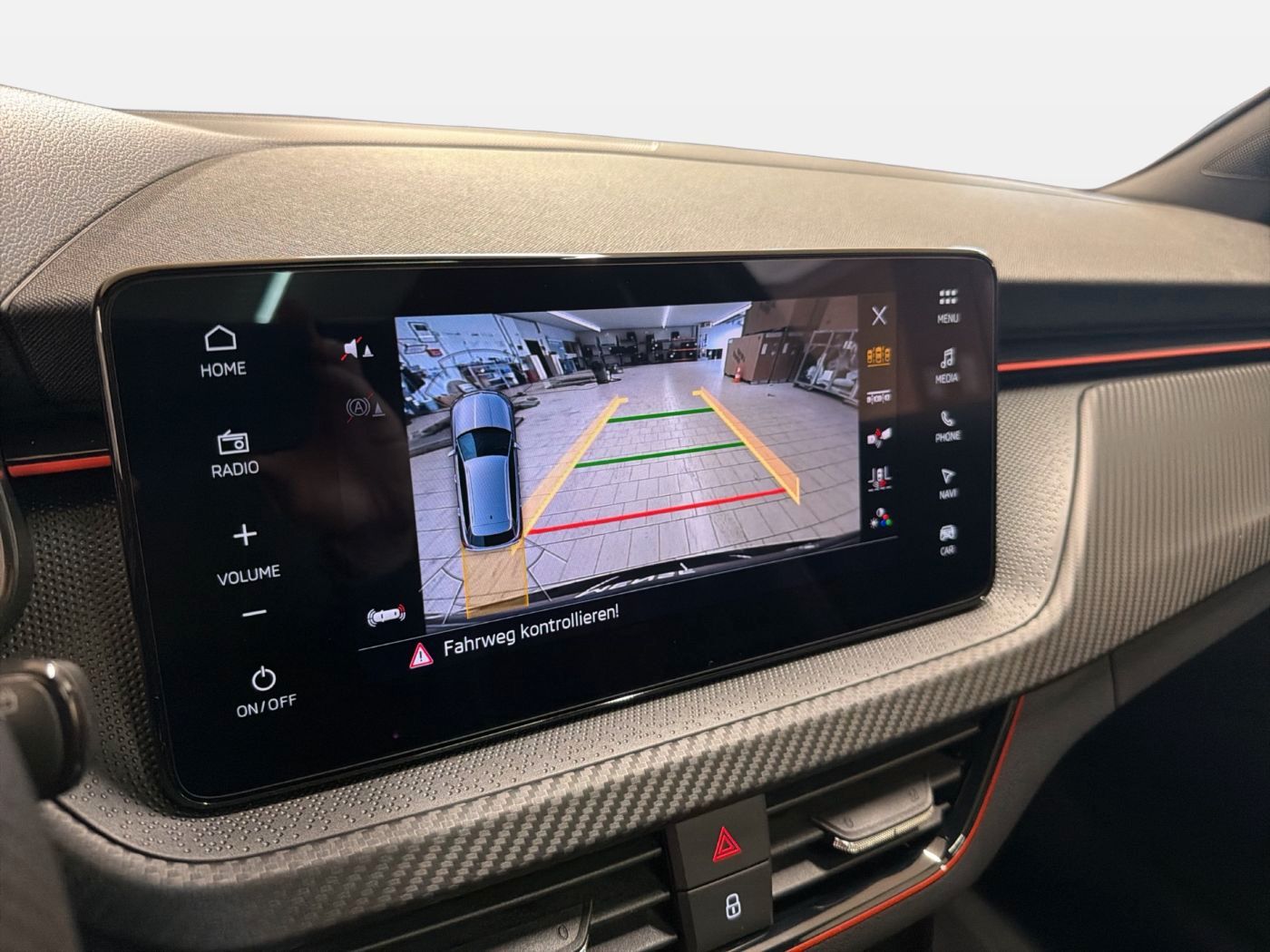 Fahrzeugabbildung SKODA Kamiq 1.5 TSI Monte Carlo Matrix AHK Pano SD ACC - mit KI generiert/bearbeitet