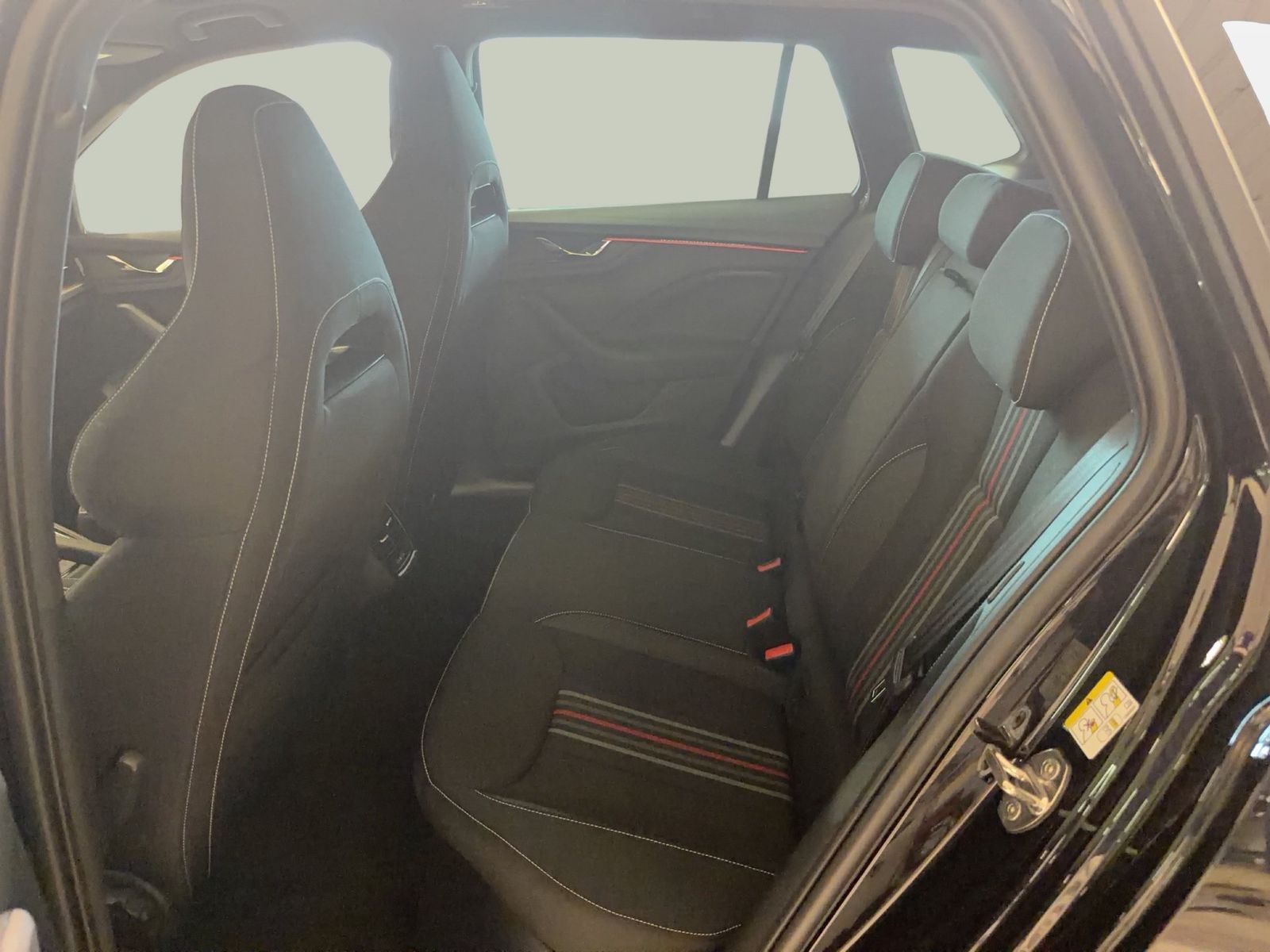Fahrzeugabbildung SKODA Kamiq 1.5 TSI Monte Carlo Matrix AHK Pano SD ACC - mit KI generiert/bearbeitet